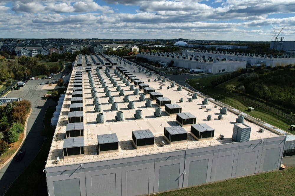 Det var på et datacenter i Ashburn i den amerikanske delstat Virginia, at problemet hos AWS opstod og medførte et nedbrud mandag. - Foto: Jonathan Ernst/Reuters