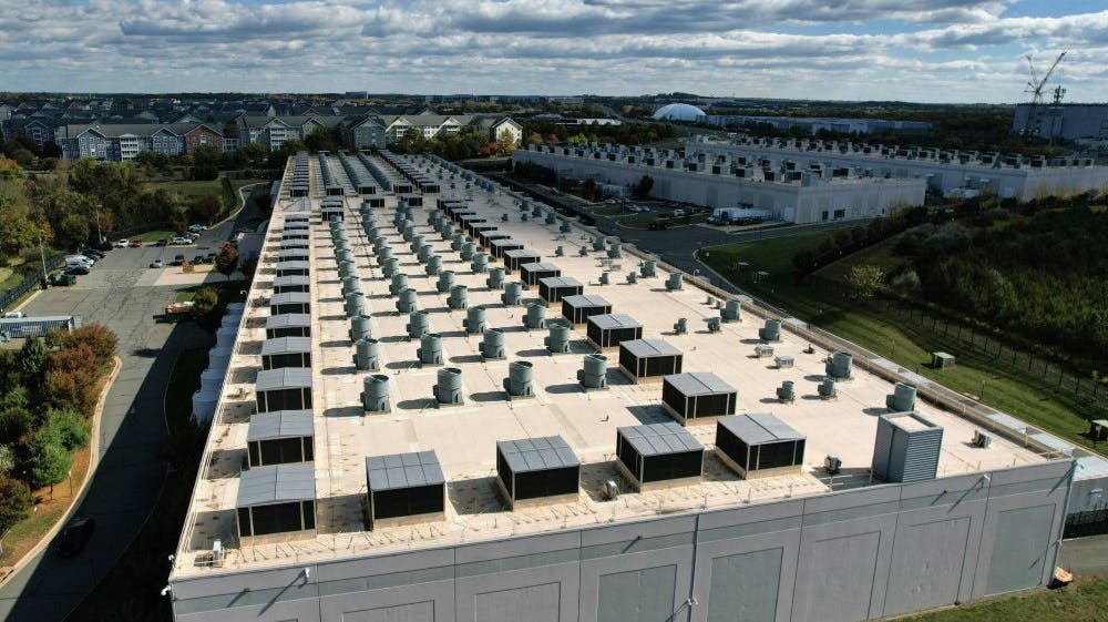 Det var på et datacenter i Ashburn i den amerikanske delstat Virginia, at problemet hos AWS opstod og medførte et nedbrud mandag. - Foto: Jonathan Ernst/Reuters