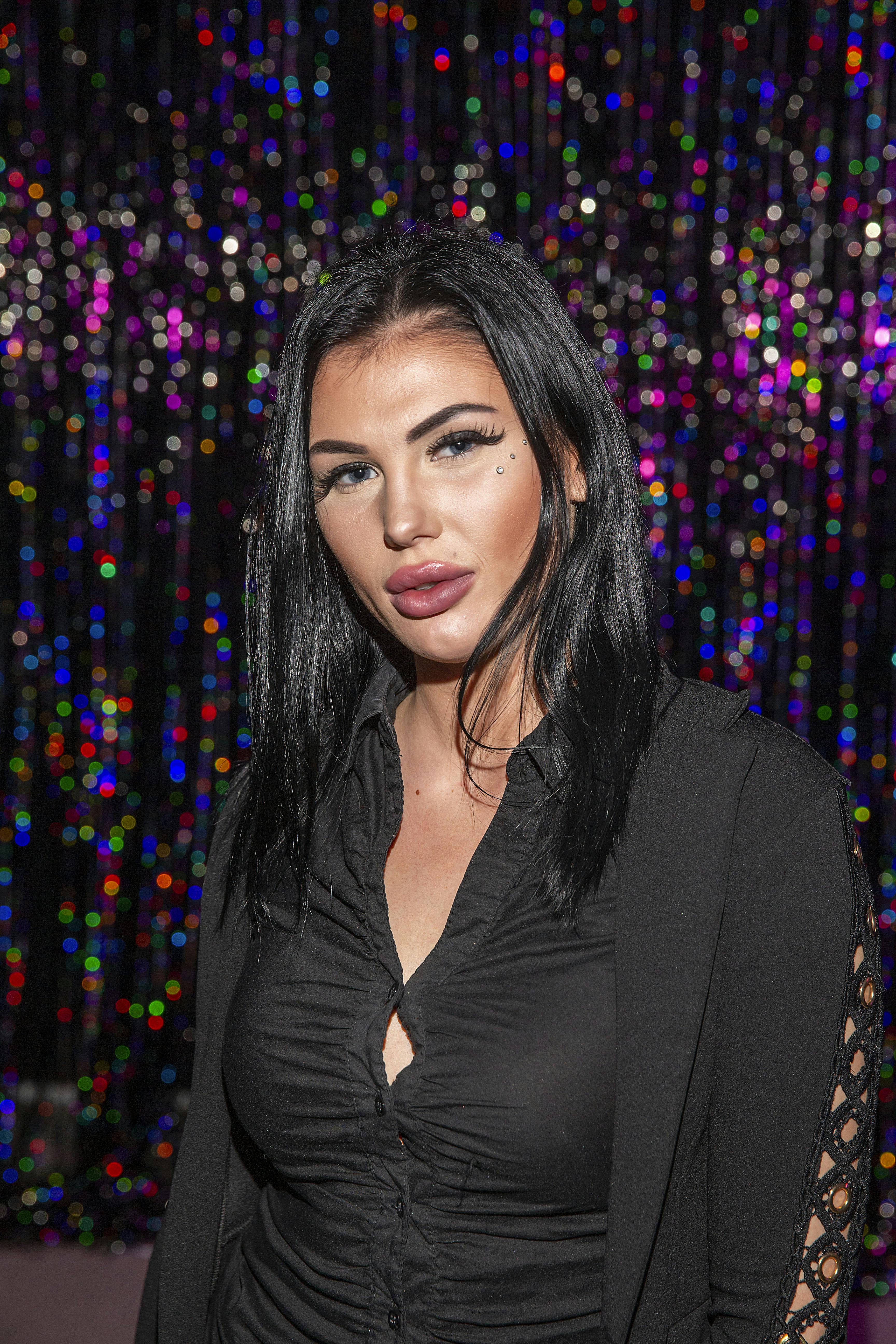 Der afholdes pressemøde på TV3 på reality-programmet ”For lækker til love”. Her vil der være mulighed for foto af de 5 deltagere samt interview