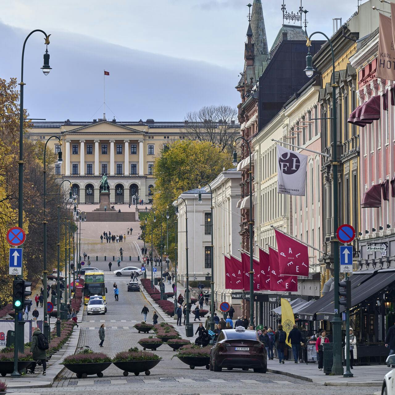 Karl johan gaden i Oslo med det Kongelige Slott i baggrunden, 23.oktober
