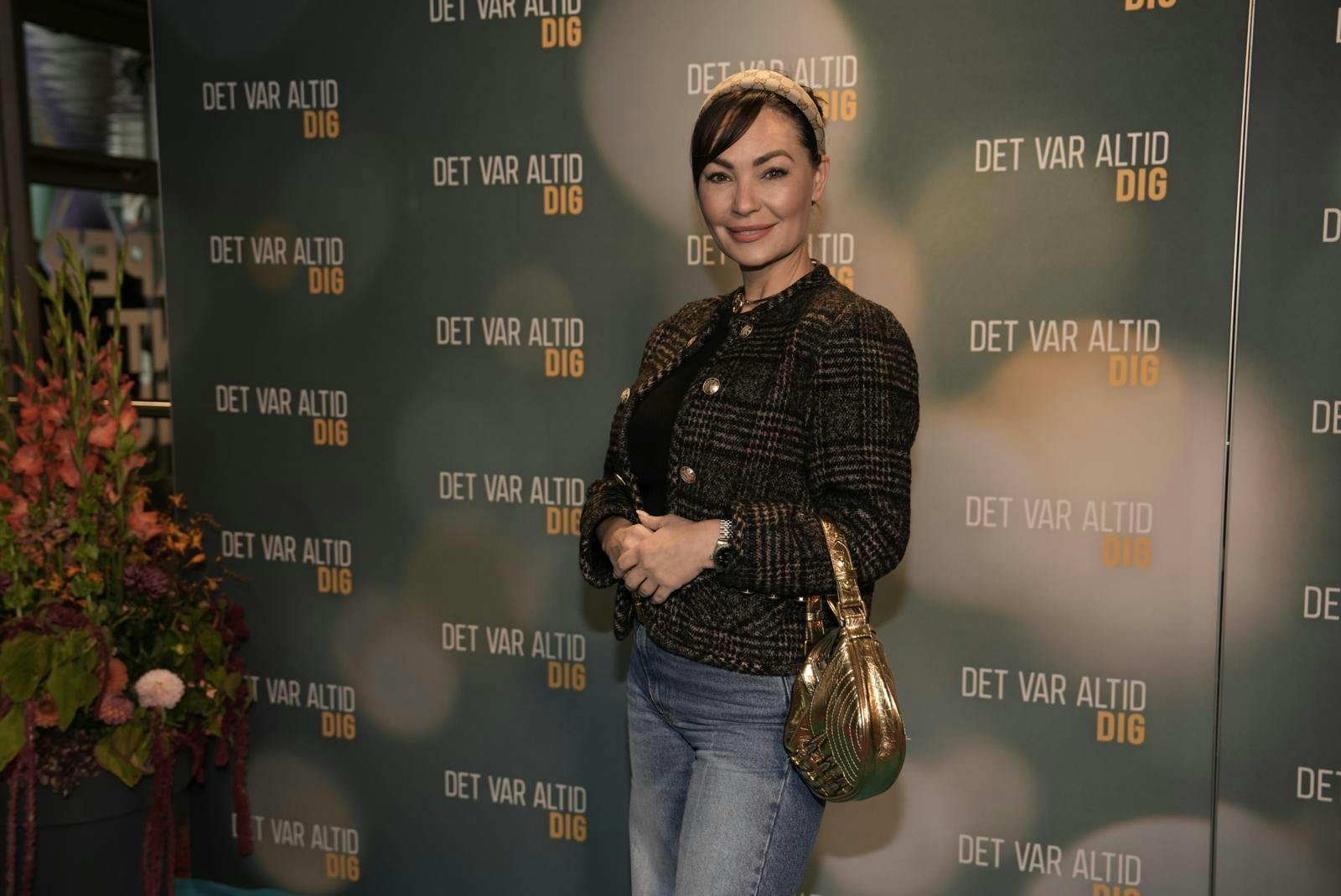Mascha Vang dukkede op til gallapremiere med godt humør, men bag smilet gemmer sig stadig en boligdrøm, der er sat på pause.