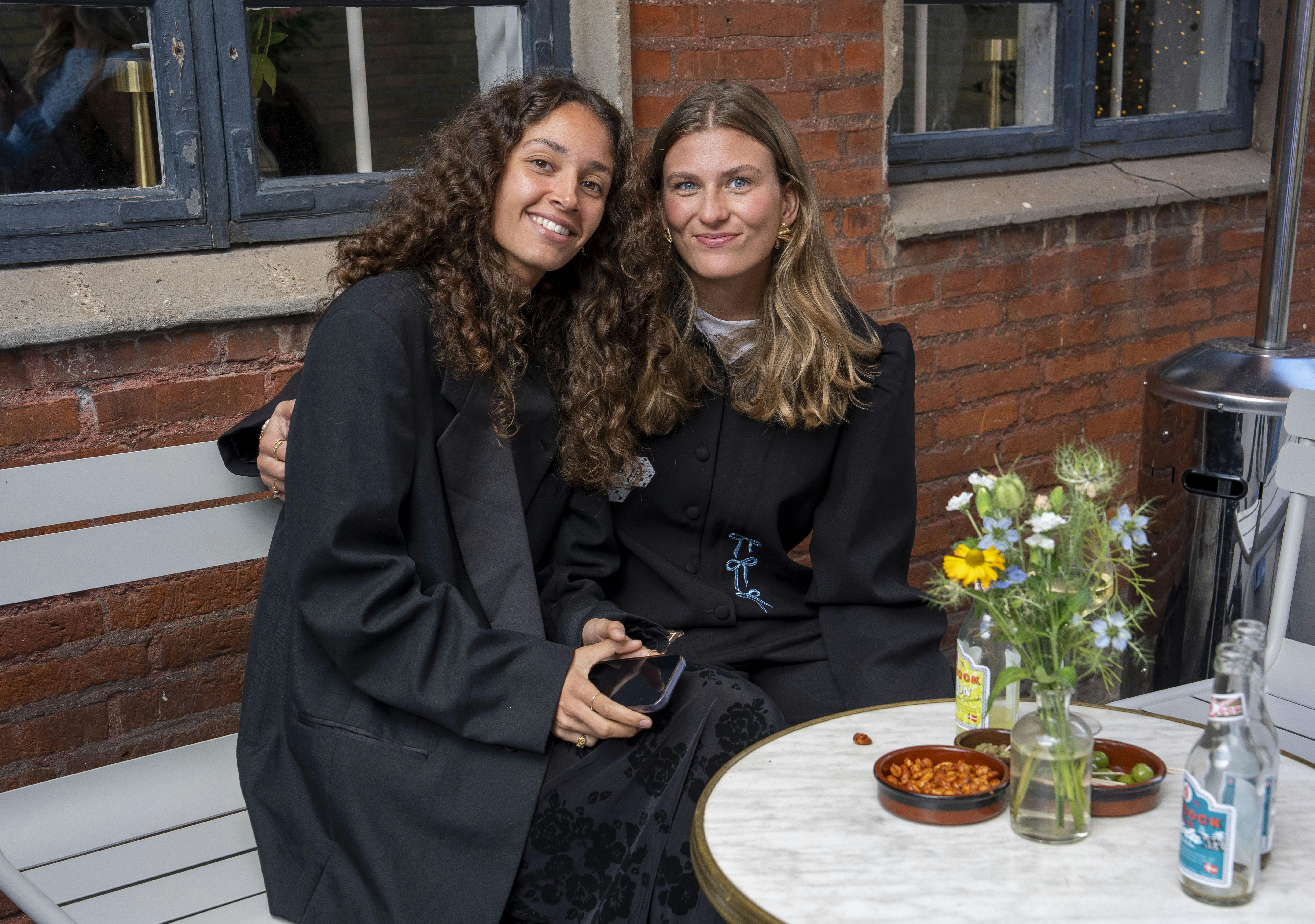 Josephine Lech og Alberte Pitter til finalefesten efter sæson to af "Love Island". Parret er netop flyttet sammen.