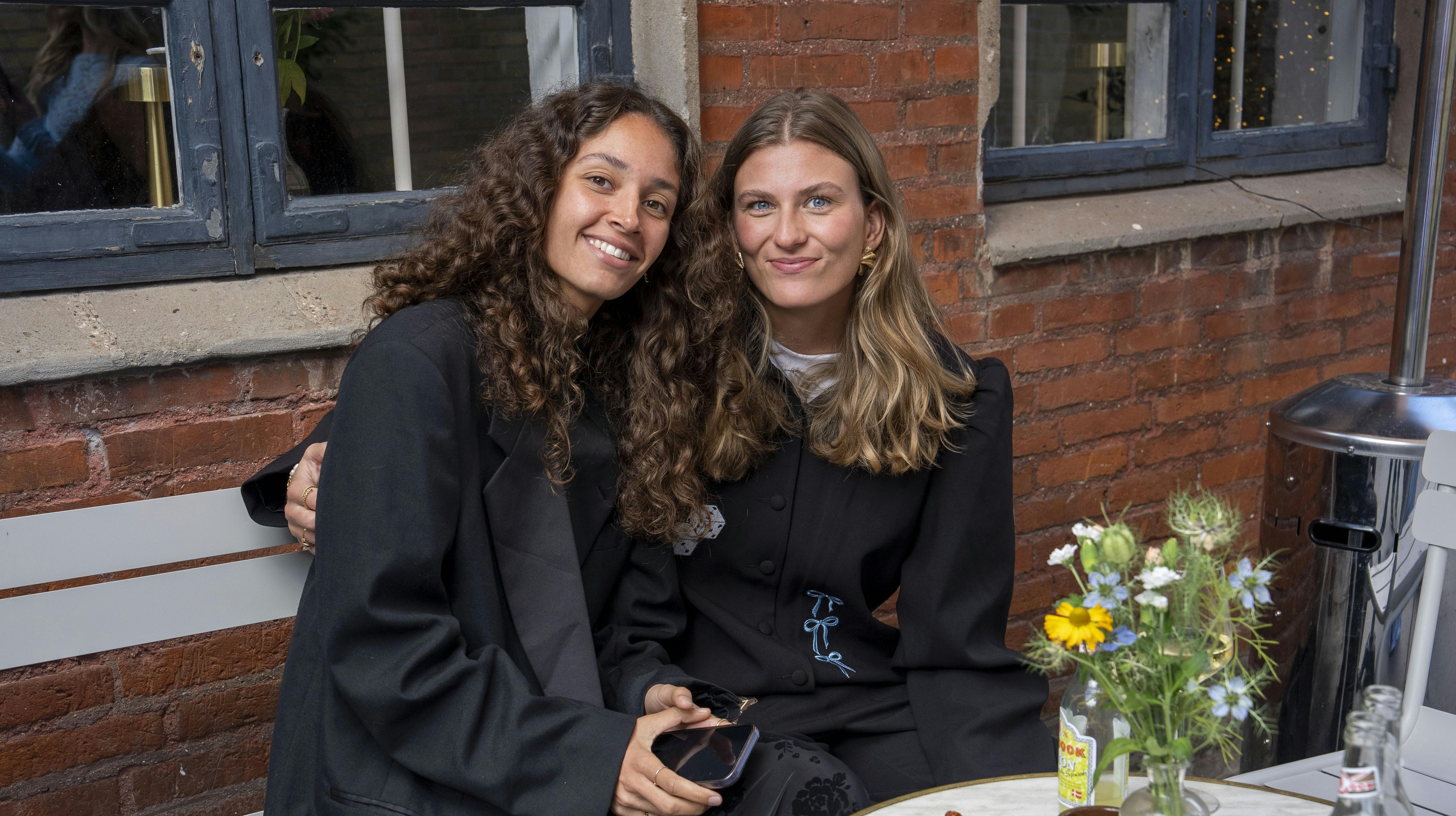 Josephine Lech og Alberte Pitter til finalefesten efter sæson to af "Love Island". Parret er netop flyttet sammen.