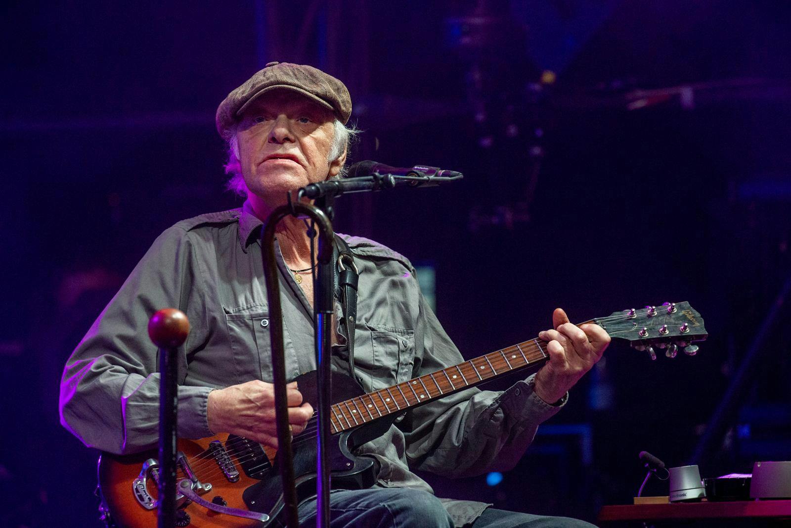 Han var selvskrevet til en statsmandsbegravelse. I stedet blev Kim Larsen - der i dag ville være fyldt 80 år - stedt til hvile i dybeste stilhed under hemmeligholdte forhold.