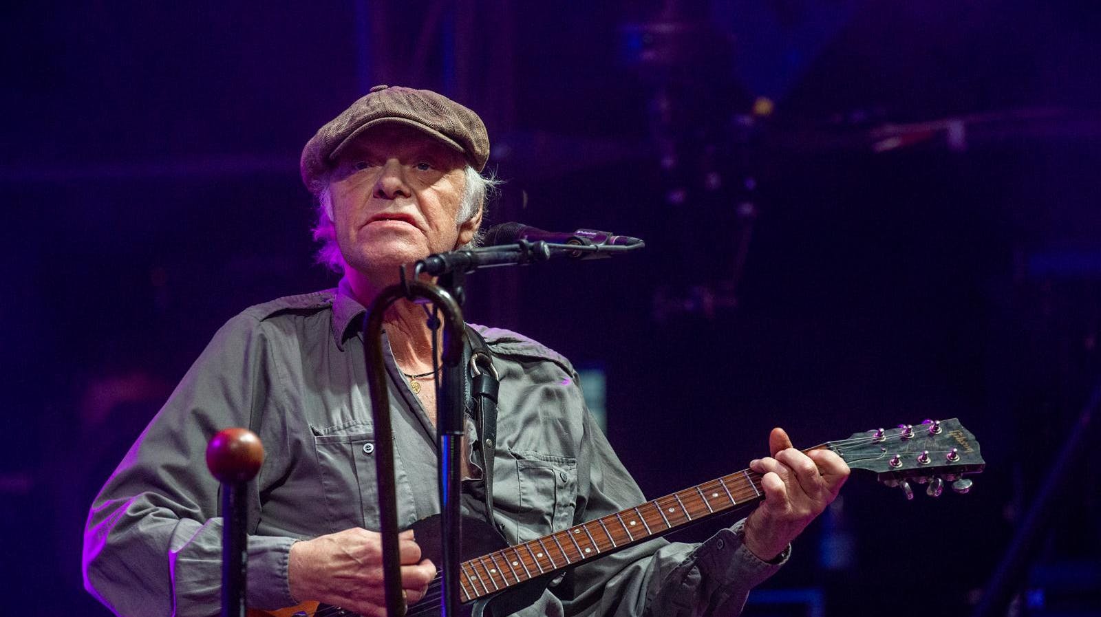 Han var selvskrevet til en statsmandsbegravelse. I stedet blev Kim Larsen - der i dag ville være fyldt 80 år - stedt til hvile i dybeste stilhed under hemmeligholdte forhold.