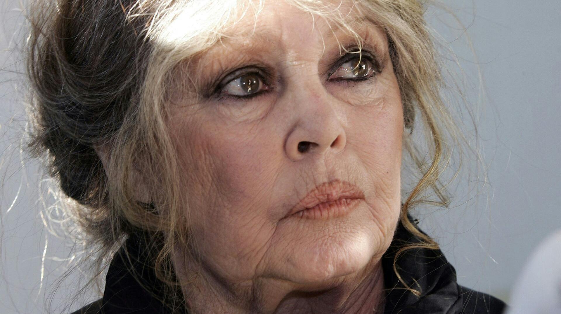 Brigitte Bardot afviser at være død, men influencer holder fast.