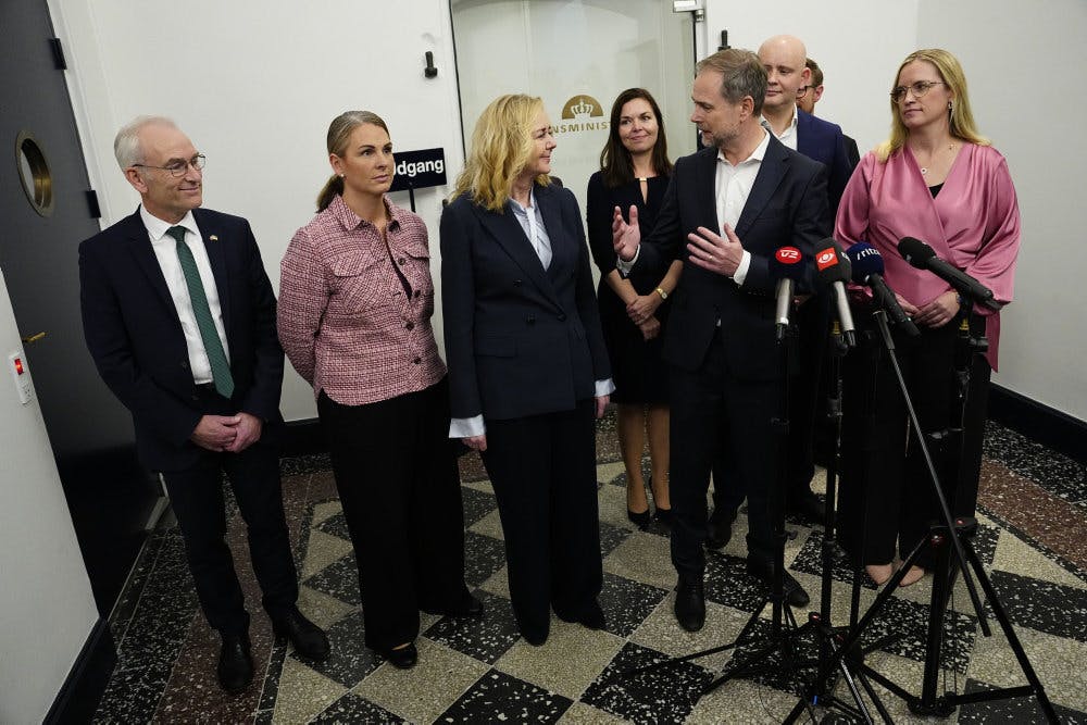 Regeringen og De Konservative har torsdag præsenteret en finanslov for 2026. 
