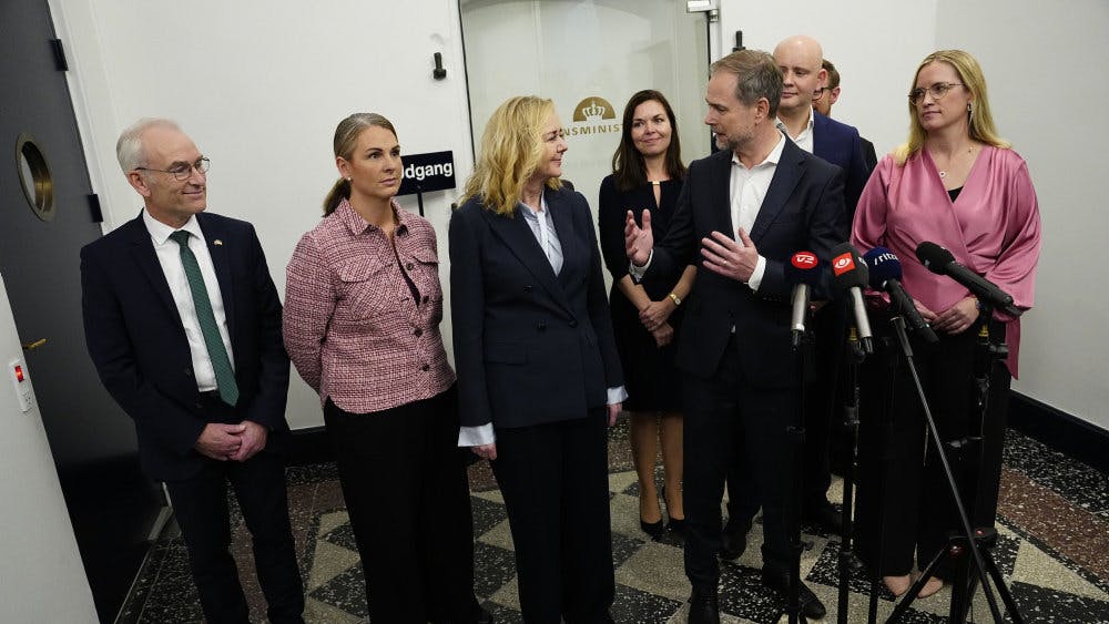Regeringen og De Konservative har torsdag præsenteret en finanslov for 2026.