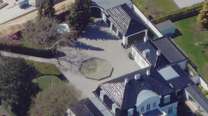 Det er denne villa i Vedbæk, der nu har skiftet ejer for 110 millioner kroner.