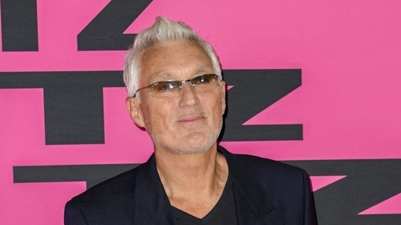Forleden måtte Martin Kemp hastes på hospitalet, efter at han fik sin venstre hånd lidt for tæt på en tændt motorsav.