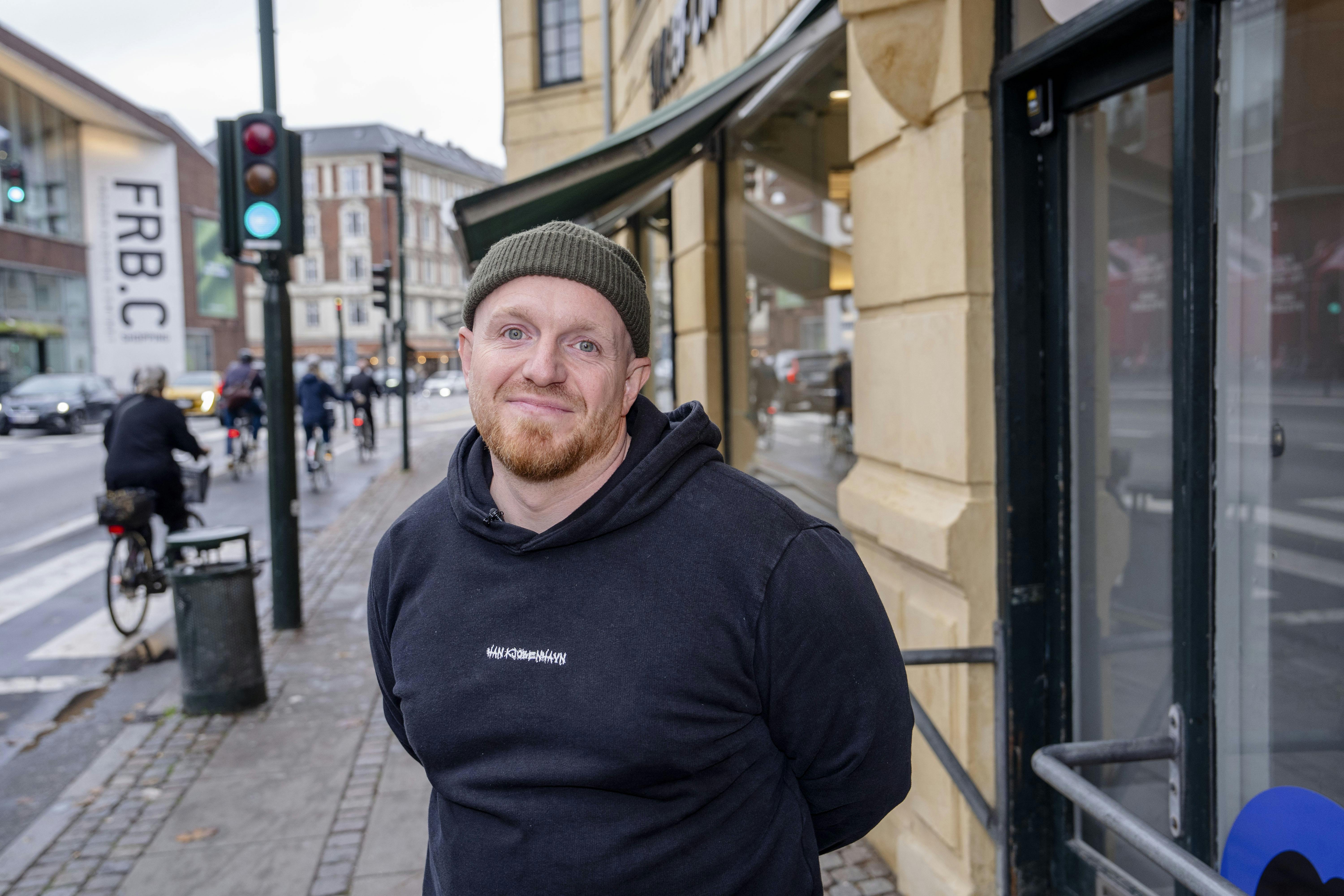 Casper Drømme håber, at folk vil tage godt imod hans nye burgerbar, som serverer burgere, han selv synes, er helt i superligaen.