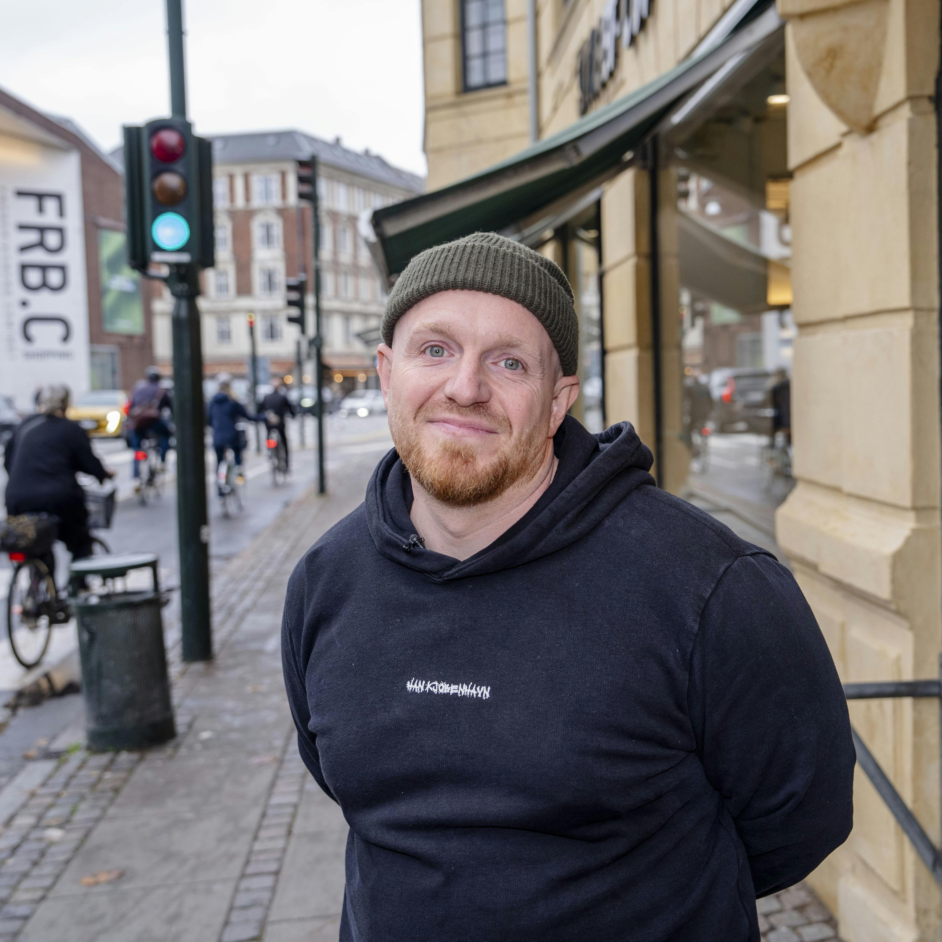 Casper Drømme håber, at folk vil tage godt imod hans nye burgerbar, som serverer burgere, han selv synes, er helt i superligaen.