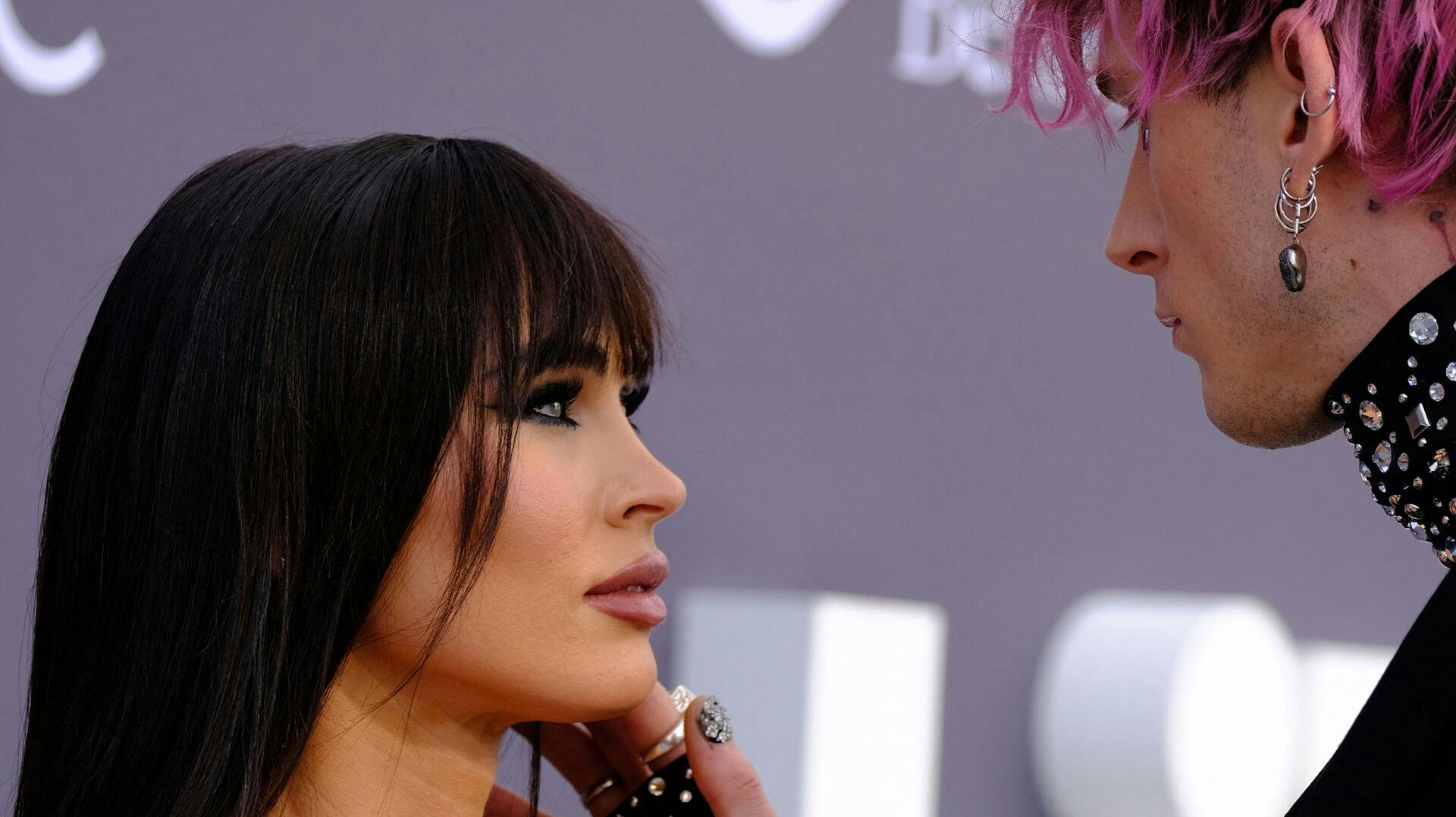 Forholdet har været alt andet end en dans på roser, men nu prøver Machine Gun Kelly og Megan Fox efter sigende igen.