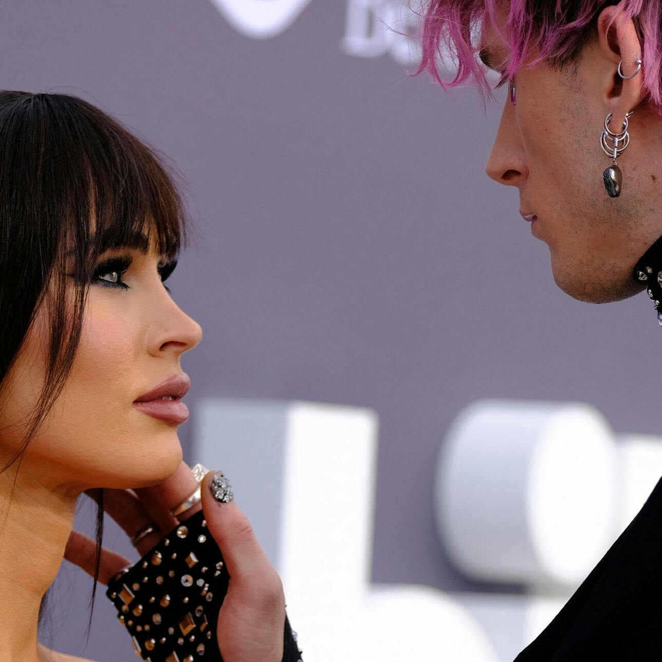 Forholdet har været alt andet end en dans på roser, men nu prøver Machine Gun Kelly og Megan Fox efter sigende igen.