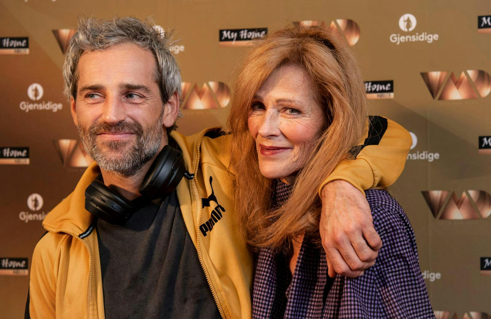 Oliver med sin mor, Suzanne Bjerrehuus.