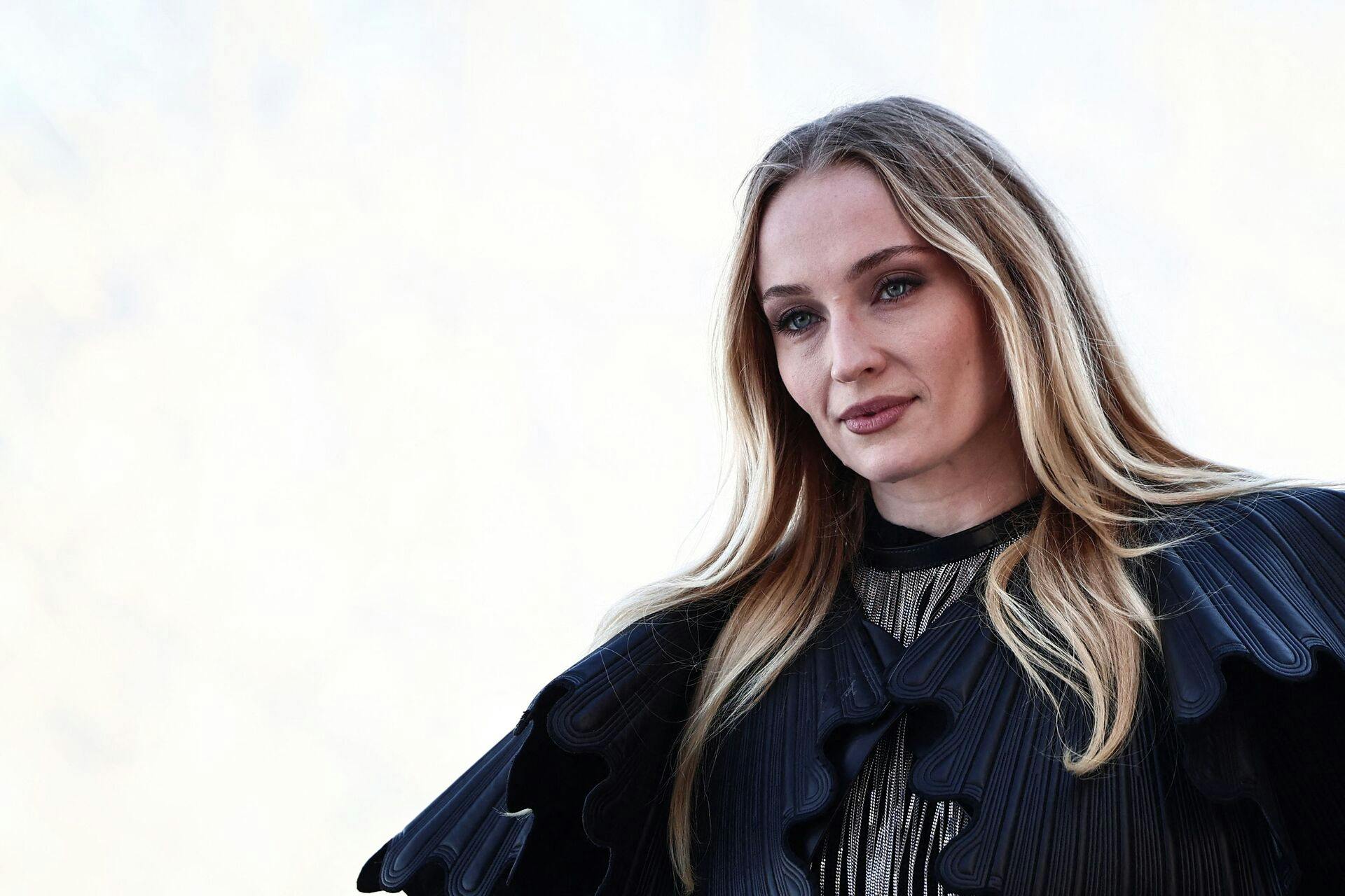 Den britiske "Game of Thrones"-stjerne har efter sigende været på date med Coldplay-forsangeren.