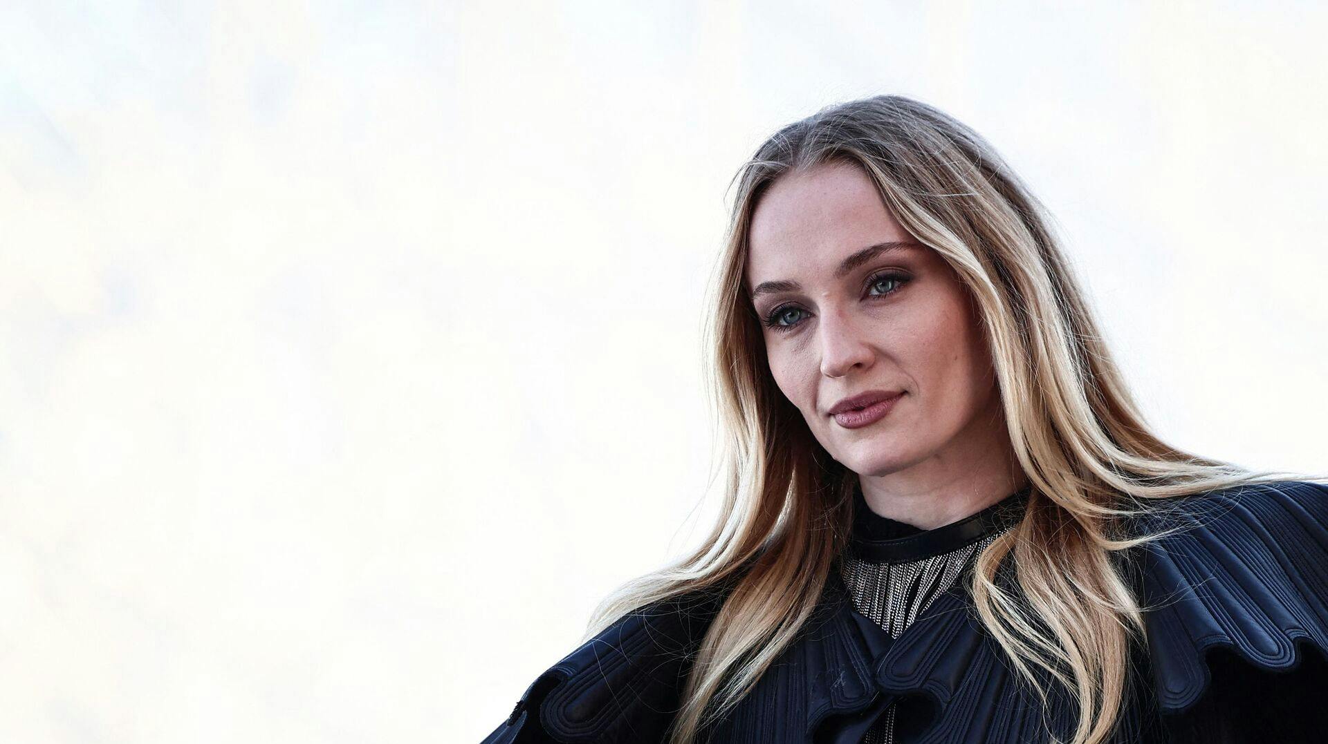 Den britiske "Game of Thrones"-stjerne har efter sigende været på date med Coldplay-forsangeren.