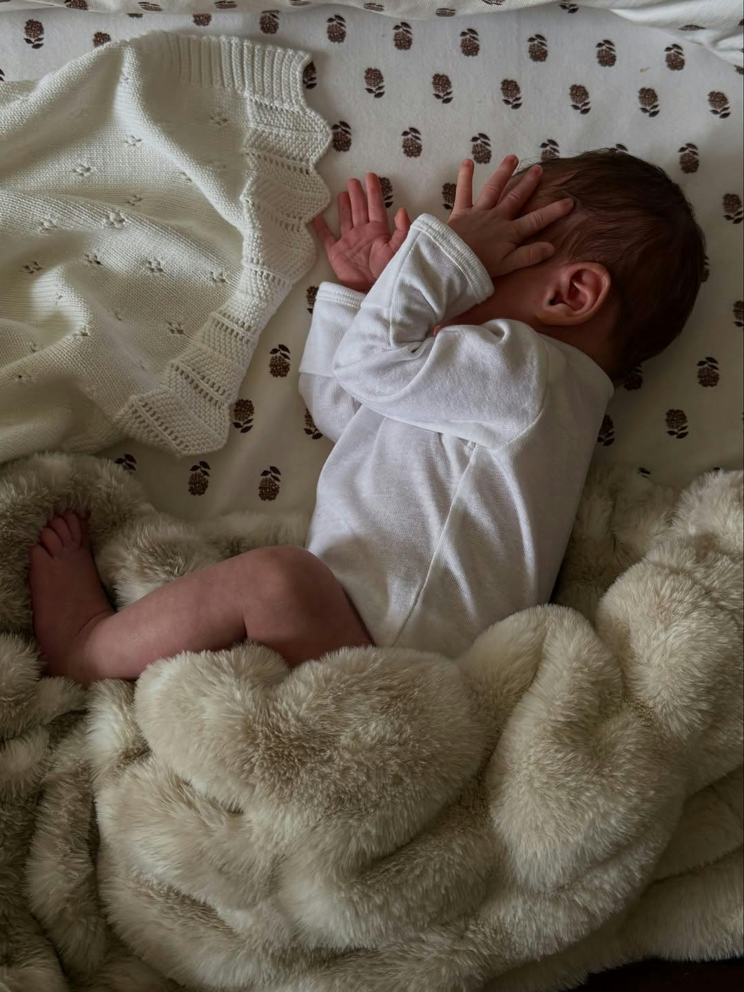 https://imgix.seoghoer.dk/2025-10-26/Fawnie-Golden-Smith--our-little-golden-girl-born-on-my-birthday-welcomed-to-this-world-by-Lucky.jpg