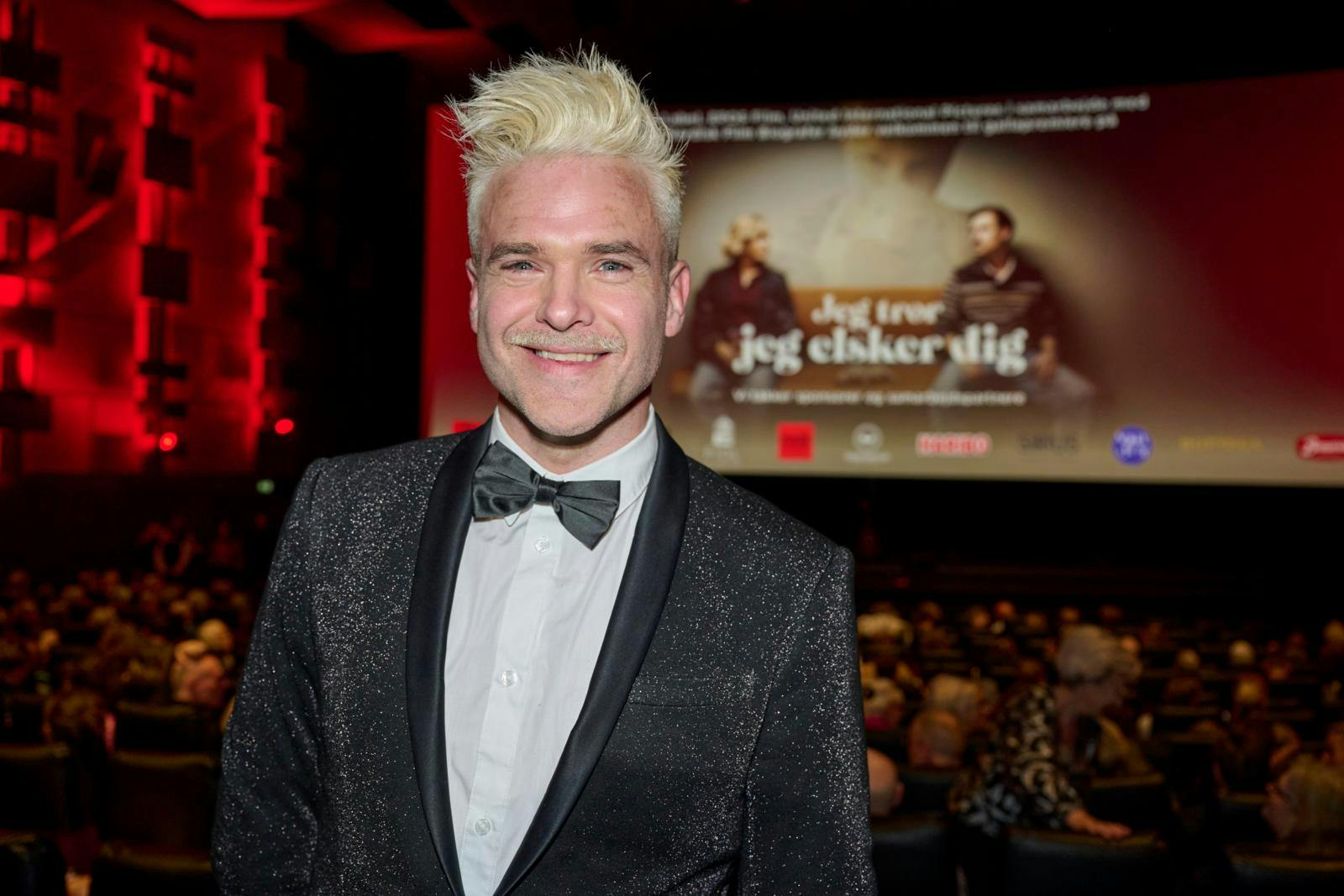 Silas Holst havde børnene med, da han søndag aften havde premiere på filmen "Jeg tror, jeg elsker dig". 