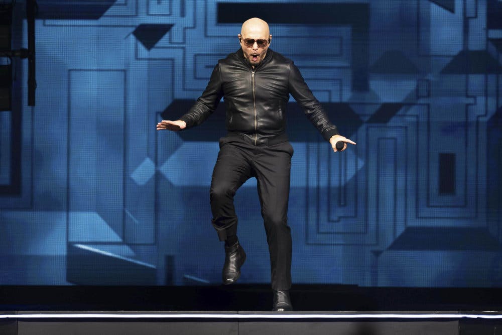Pitbull har gennem tiden leveret numre som "Timber" og "Fireball", som han til sommer tager med sig til Odense. (Arkivfoto). - Foto: Scott A Garfitt/Ritzau Scanpix&nbsp;