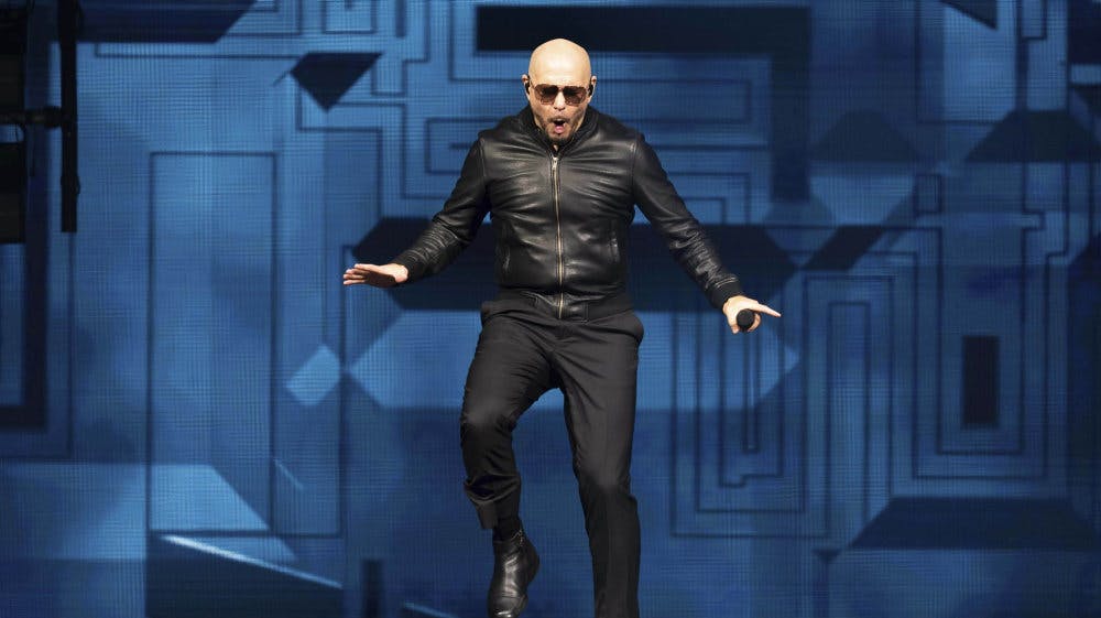 Pitbull har gennem tiden leveret numre som "Timber" og "Fireball", som han til sommer tager med sig til Odense. (Arkivfoto). - Foto: Scott A Garfitt/Ritzau Scanpix 