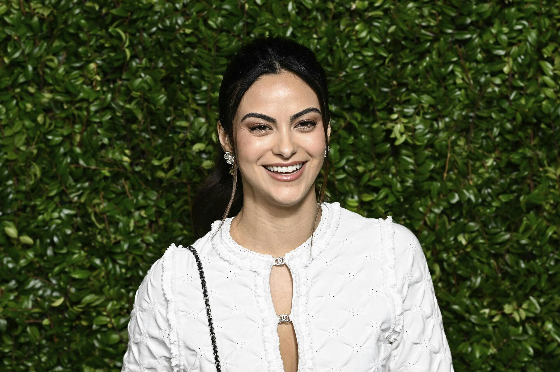 Camila Mendes skal giftes.
