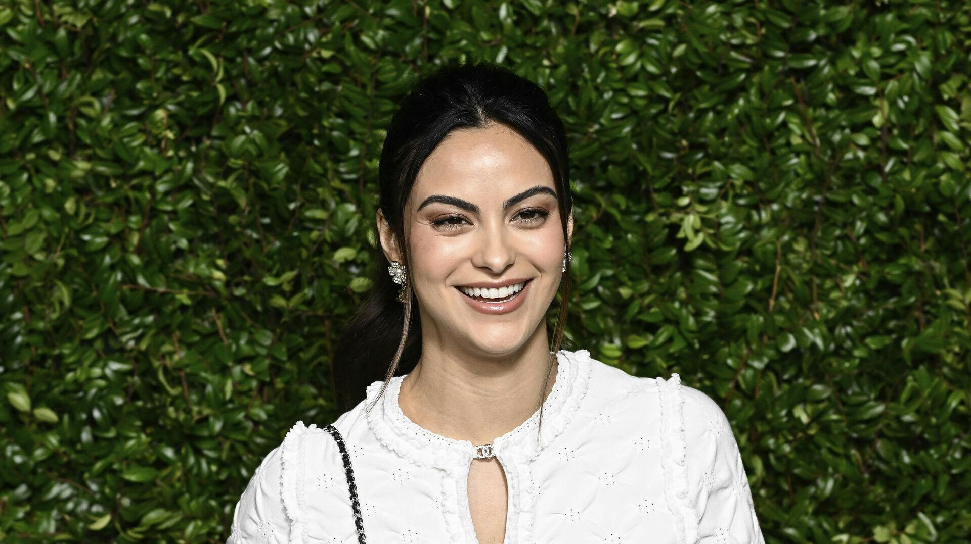 Camila Mendes skal giftes.