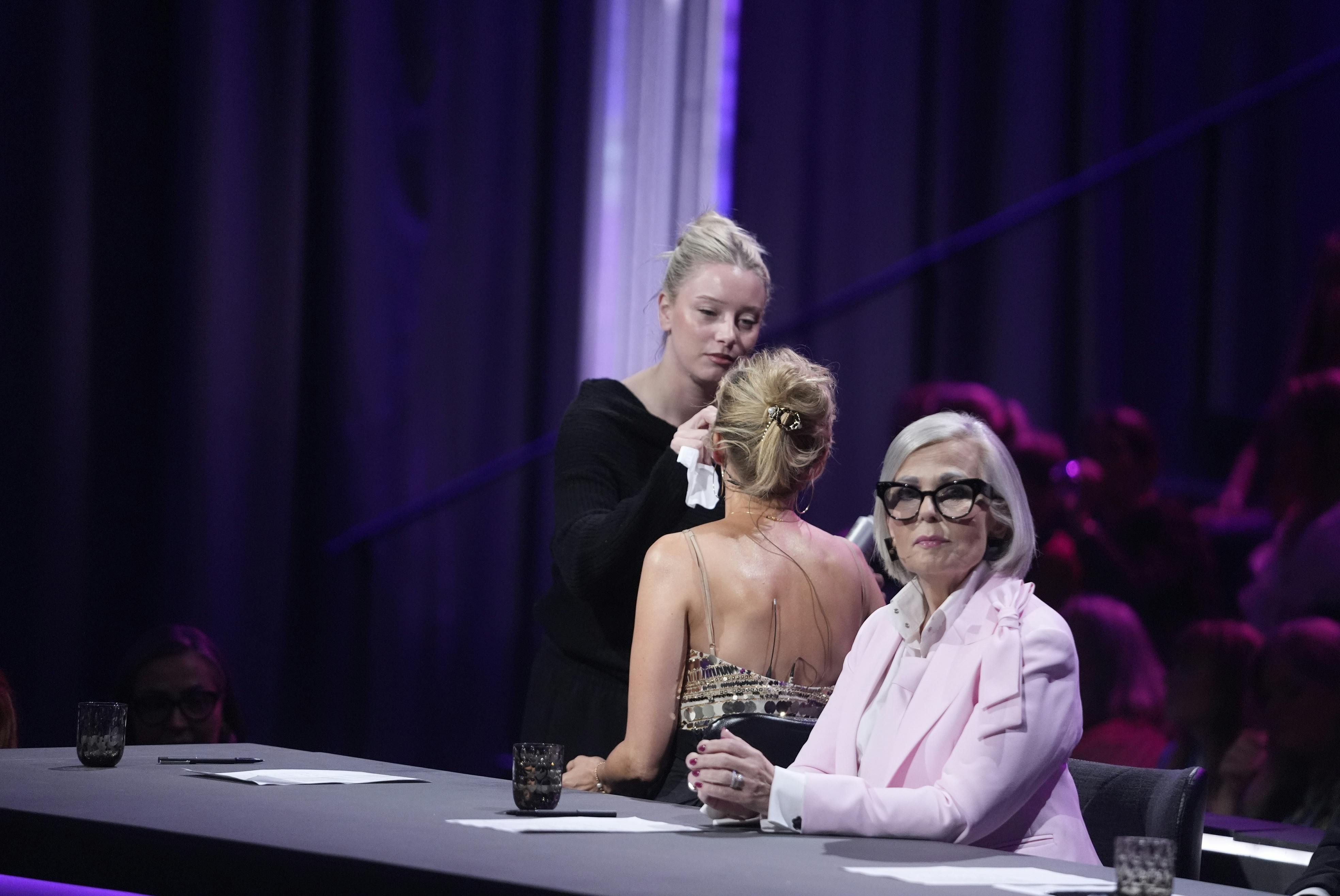 De gode makeup-folk i "Vild med dans" måtte under liveshowet skynde sig hen til Marianne Eihilt, da kameraet ikke filmede på hende.