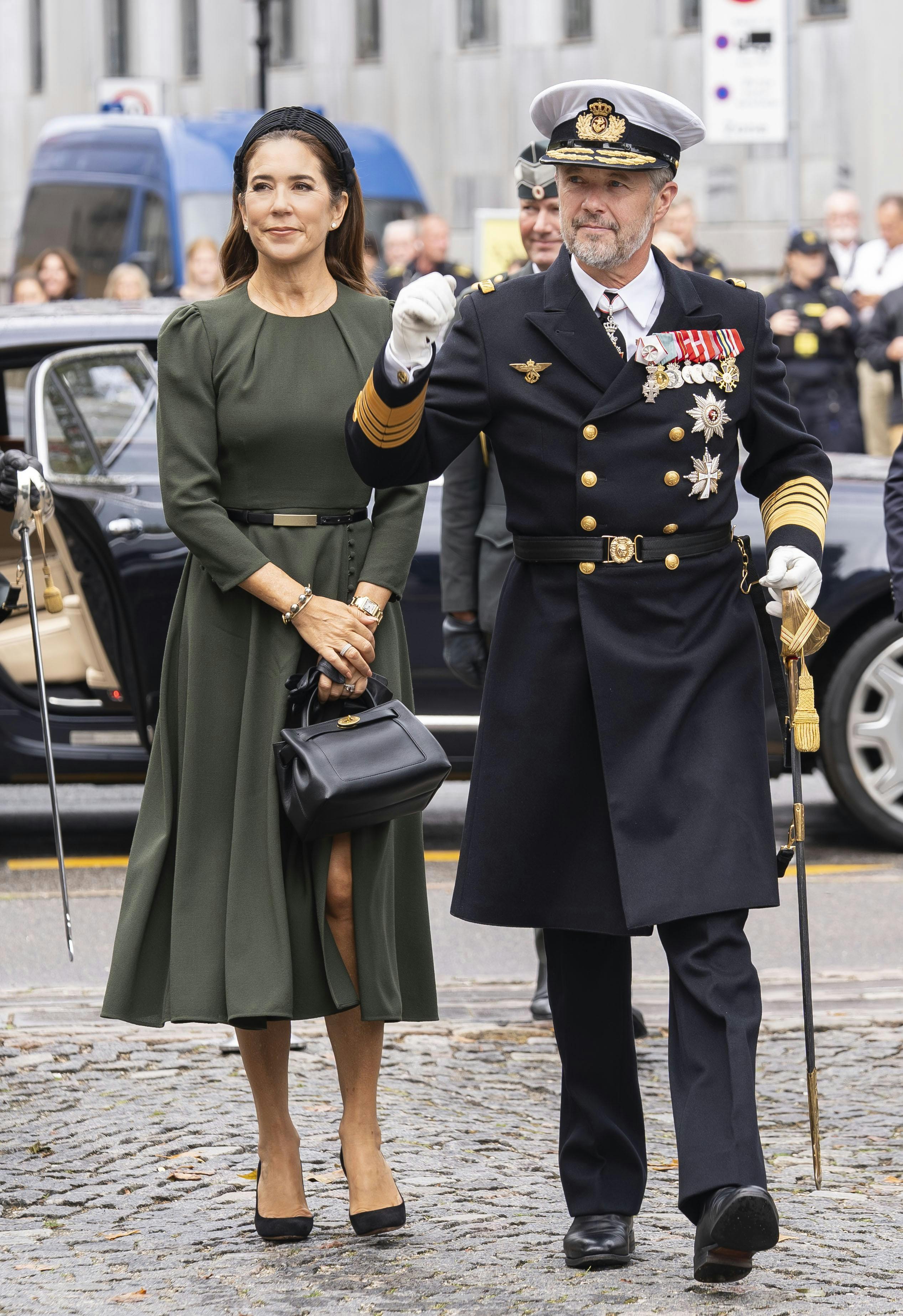 Kong Frederik, 57, er både frømandsuddannet og har rang af både admiral og general.