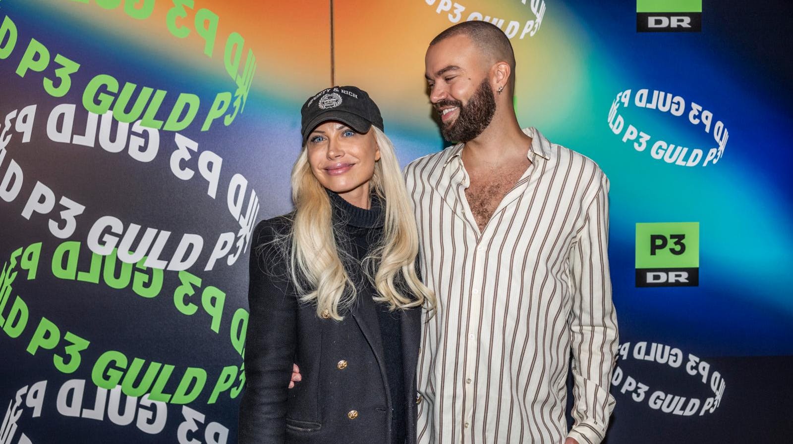 - Jeg er vildt forelsket, lyder det nu fra Katherine Diez. Dog ikke i herren her - Rasmus Lindbjerg - der som Diez er til mænd.