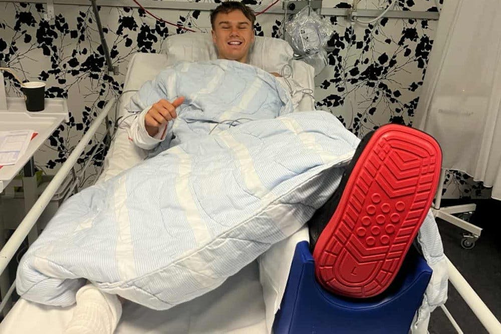 Holger Rune blev opereret for en overrevet akillessene 21. oktober. (Privatfoto). 