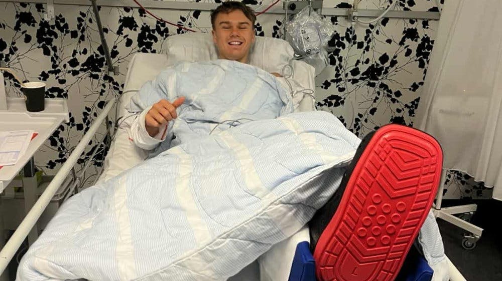 Holger Rune blev opereret for en overrevet akillessene 21. oktober. (Privatfoto).