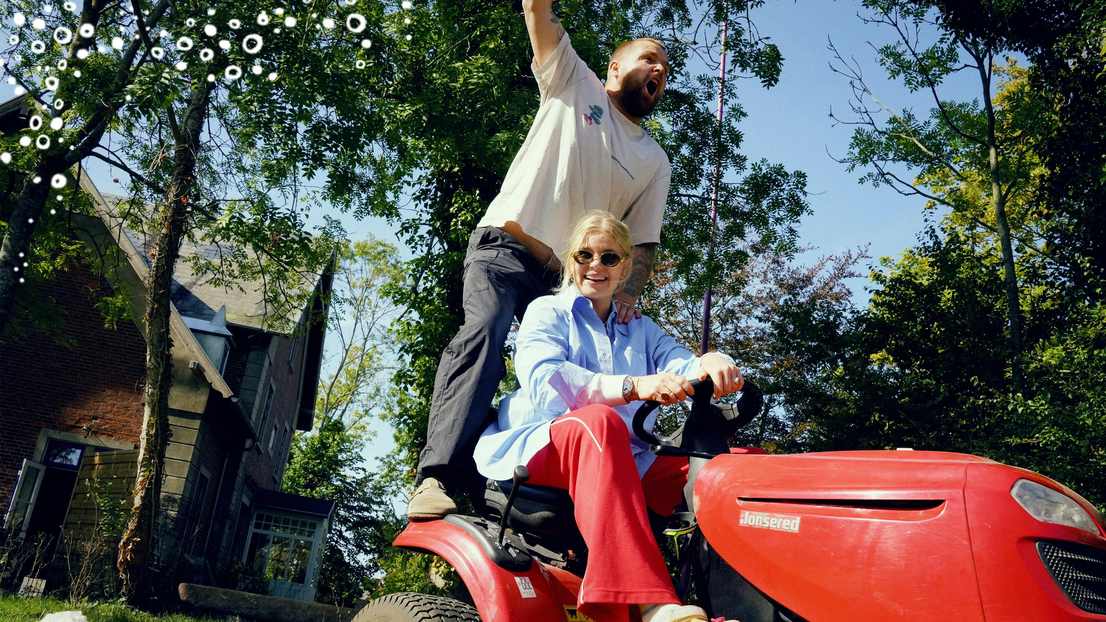 Til december kan vi se, hvordan det gik, da Sofie Linde og Joakim Ingversen tog på inspirationstur i det svenske inden selvbyg af sauna.