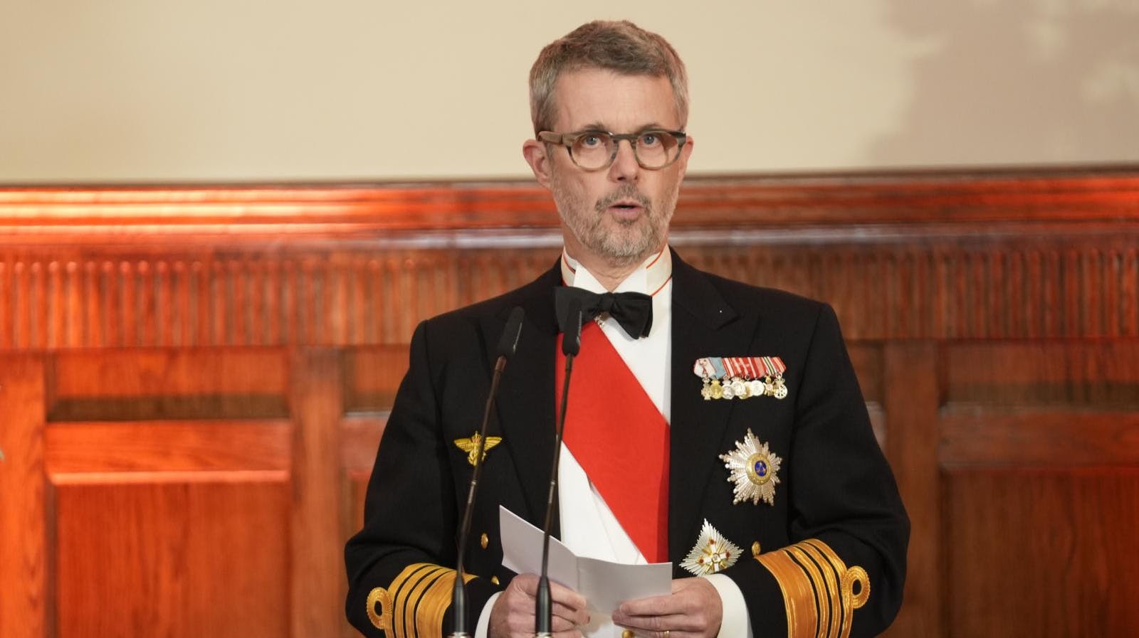 Både letter og danskere har noget på spil, siger kong Frederik i tale i Letland.