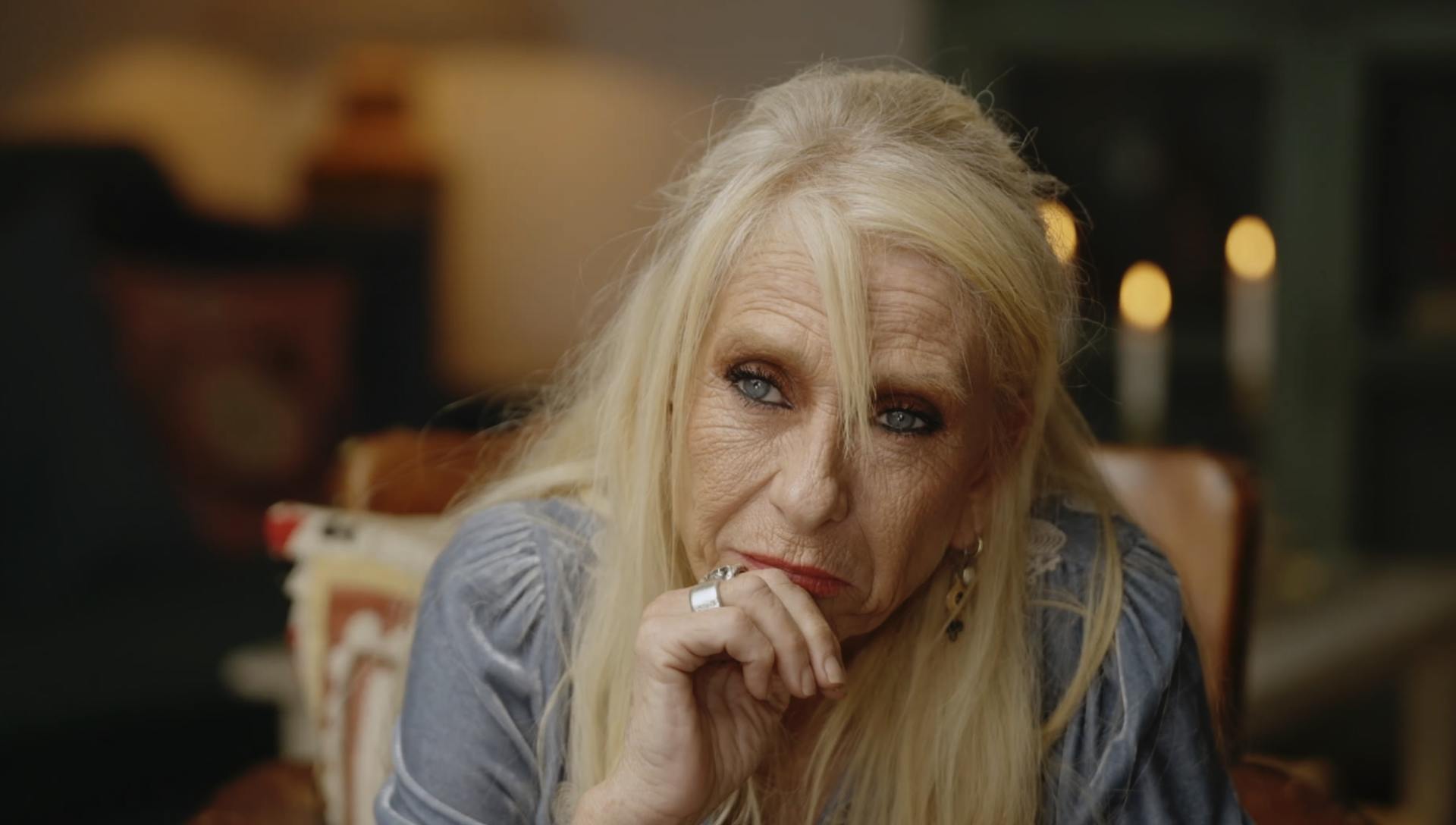 Sanne Salomonsen fortæller hele sin historie i dokumentaren "Sanne - En stemme for livet". 