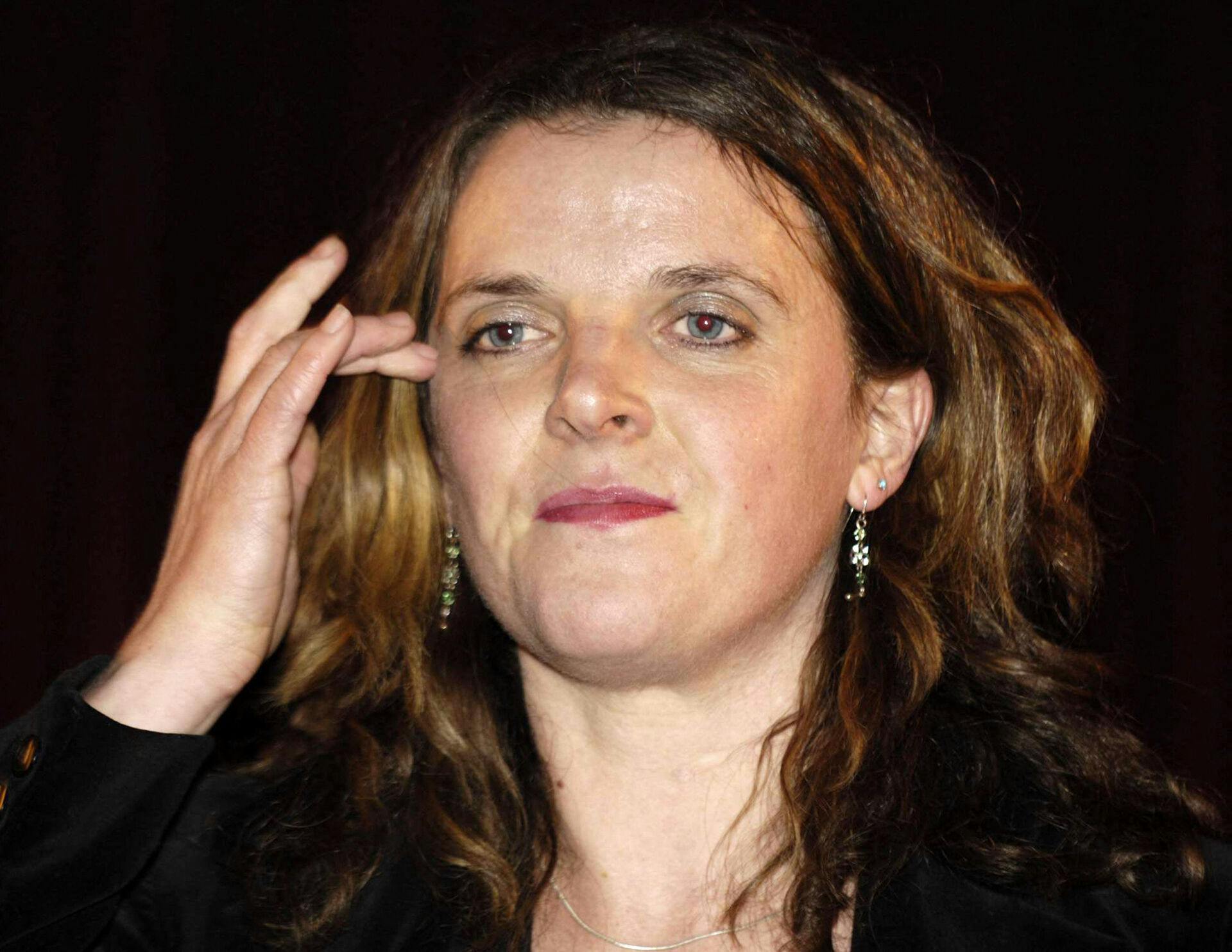 **UK OUT** Singer Abigail Hopkins, daughter of actor Sir Anthony Hopkins performs at the Garage venue at Highbury Corner in London, 21February 2006. AFP PHOTO/Andrew Stuart/ **UK OUT**