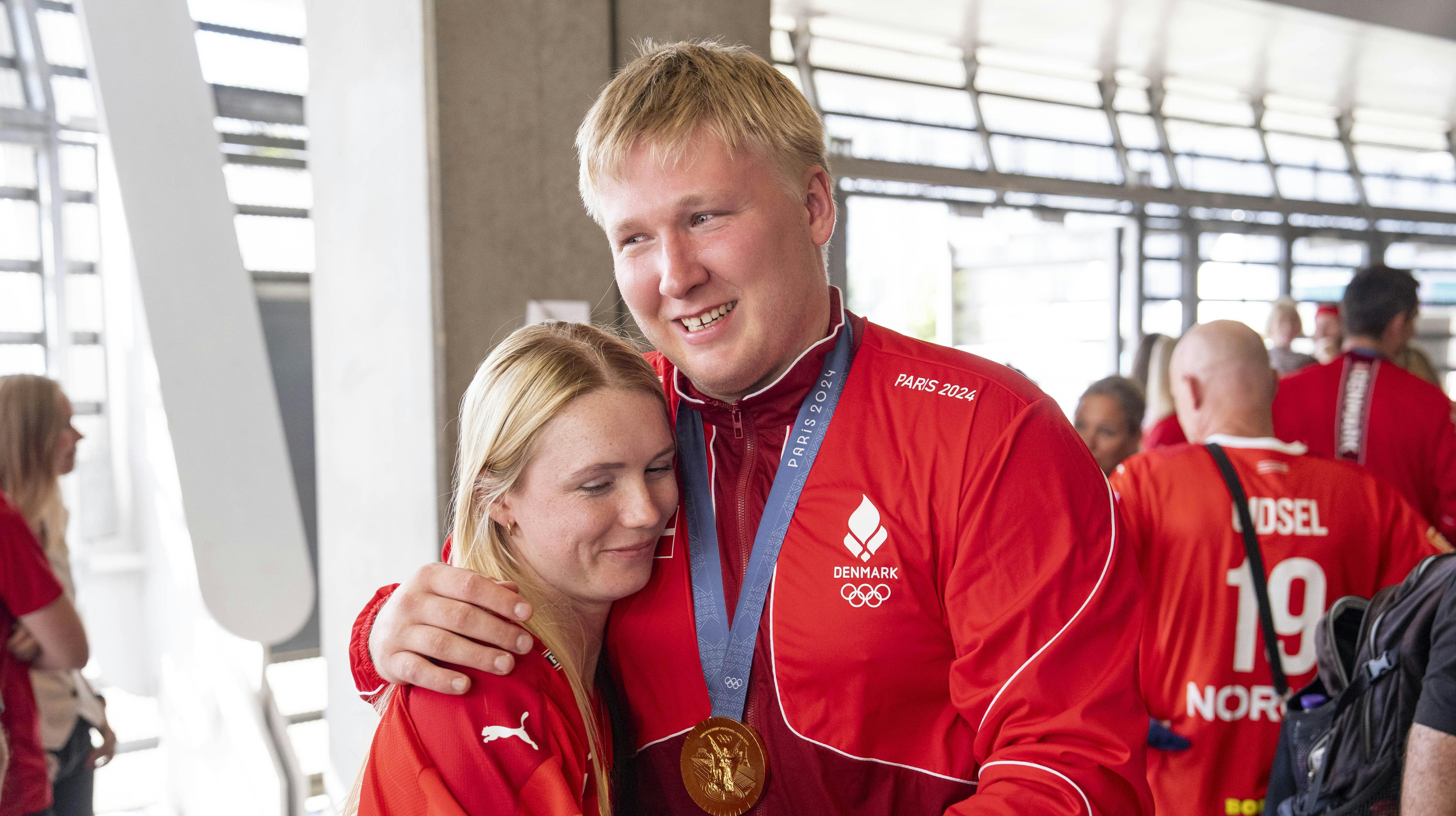 I juli blev Emil Nielsen og Sara Maj Norsgaard Thomsen forlovet. Parret har dog ikke travlt med at få sat en bryllupsdato i kalenderen.