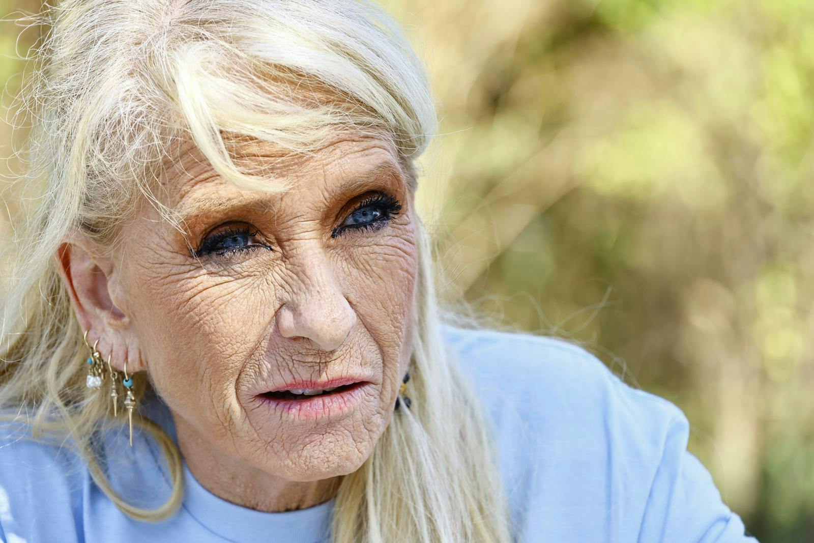 Sanne Salomonsen fortæller om sit liv i erindringsbogen "Det hele". 