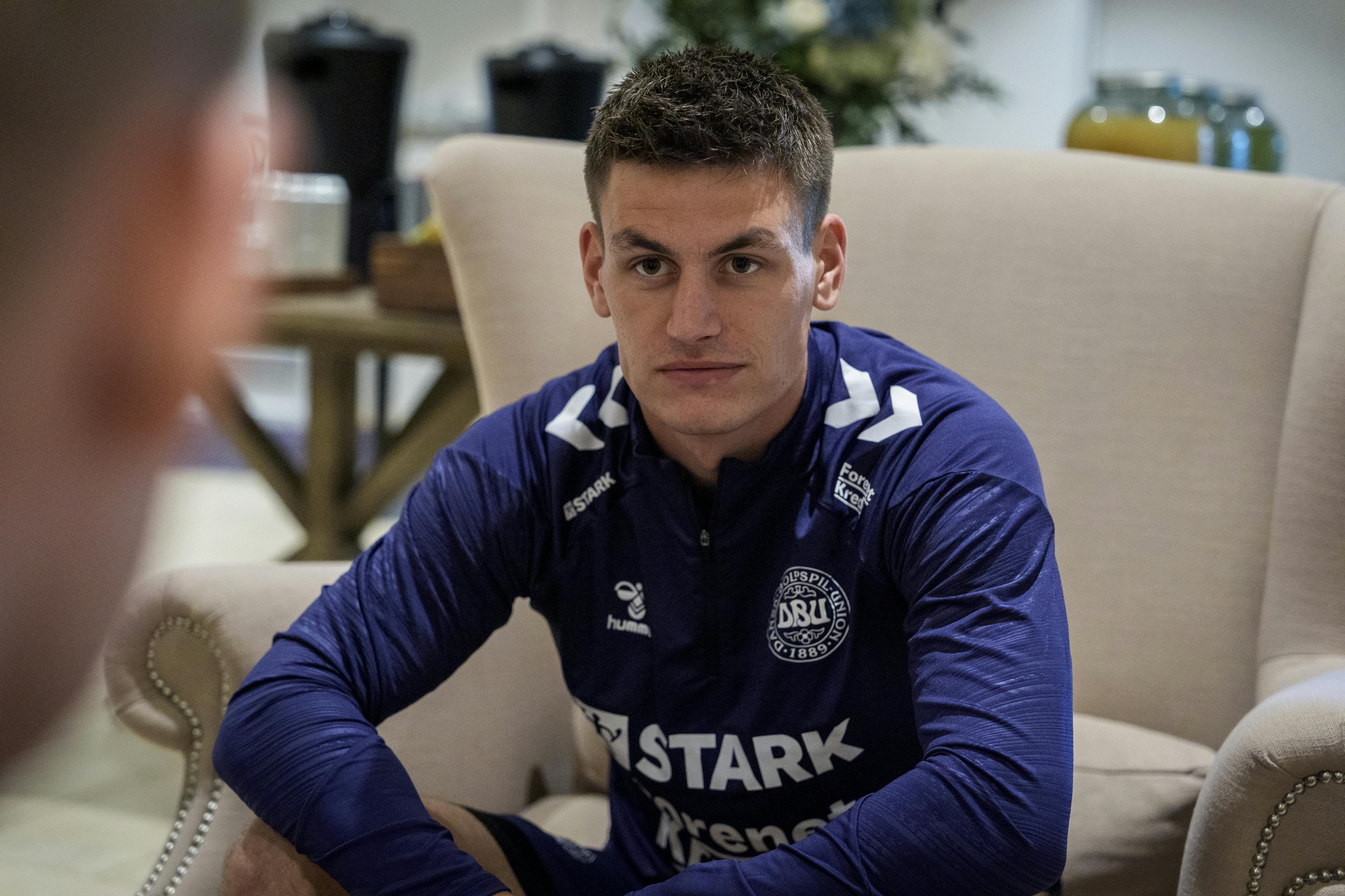 28-årige Joakim Mæhle blev kørt på hospitalet onsdag - nu lyder meldingen, at han er ude på ubestemt tid.