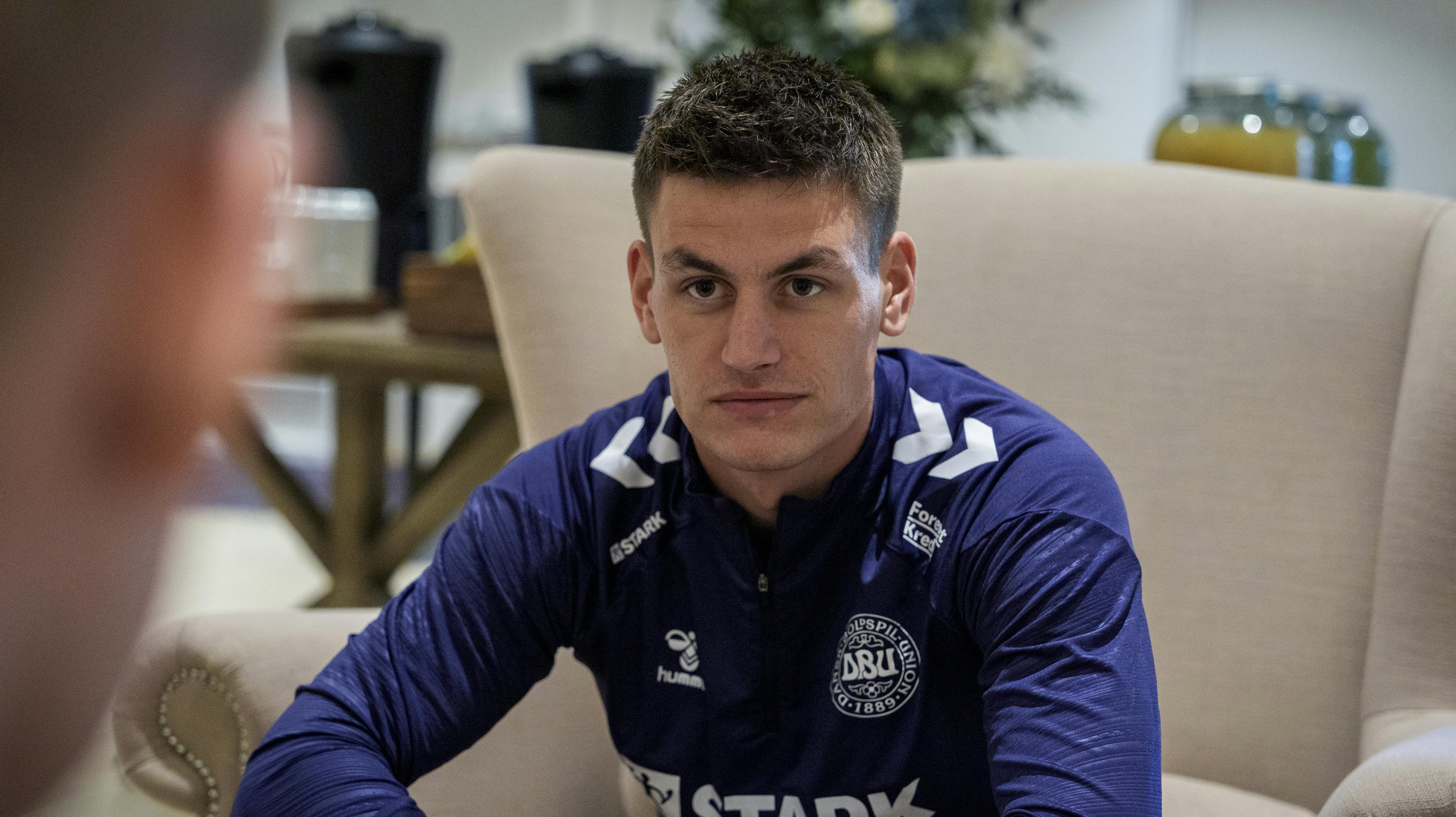 28-årige Joakim Mæhle blev kørt på hospitalet onsdag - nu lyder meldingen, at han er ude på ubestemt tid.