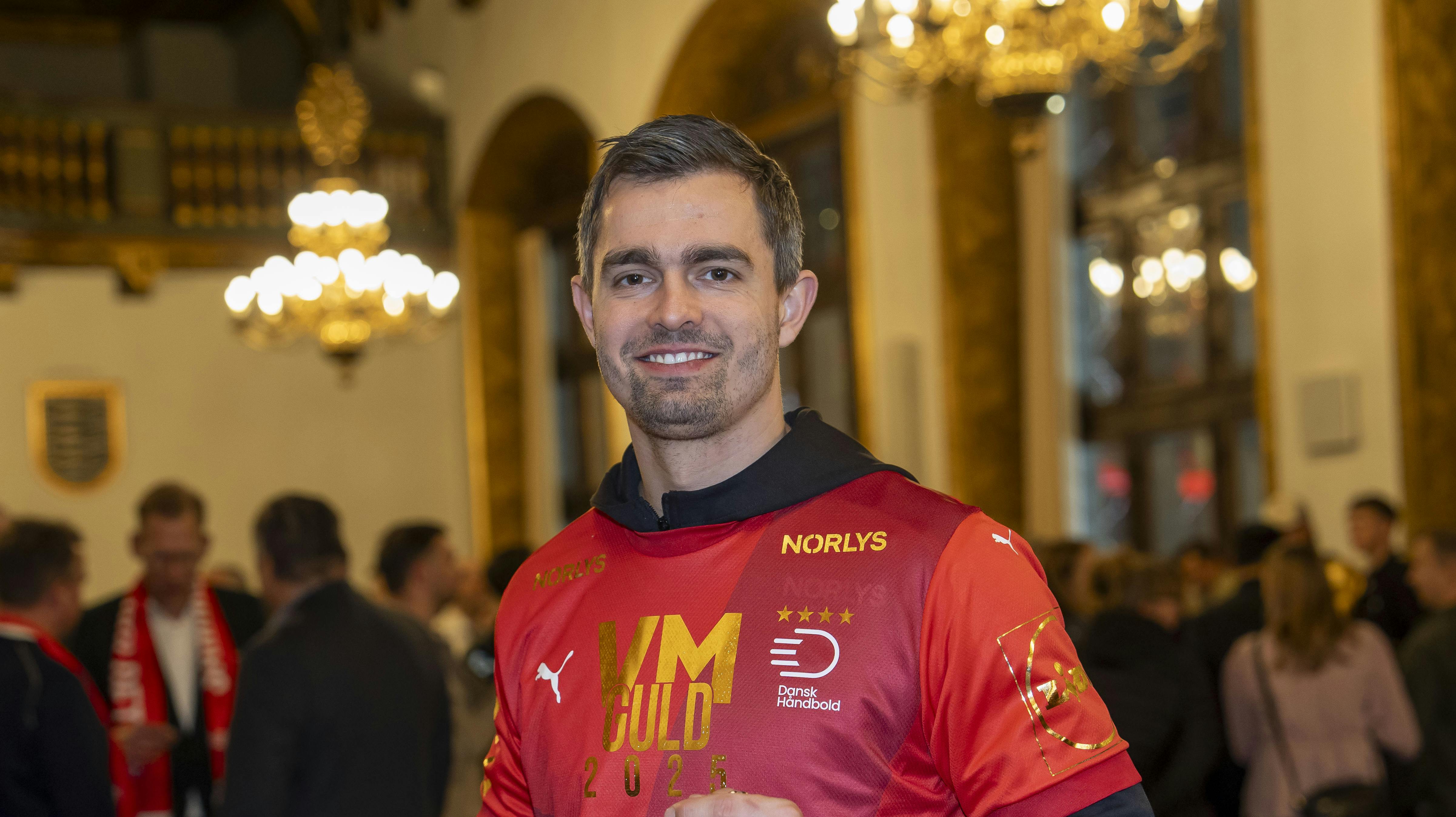 Rasmus Lauge og familien har været meget igennem det sidste halve år. Nu er der kommet en smule mere ro på. 