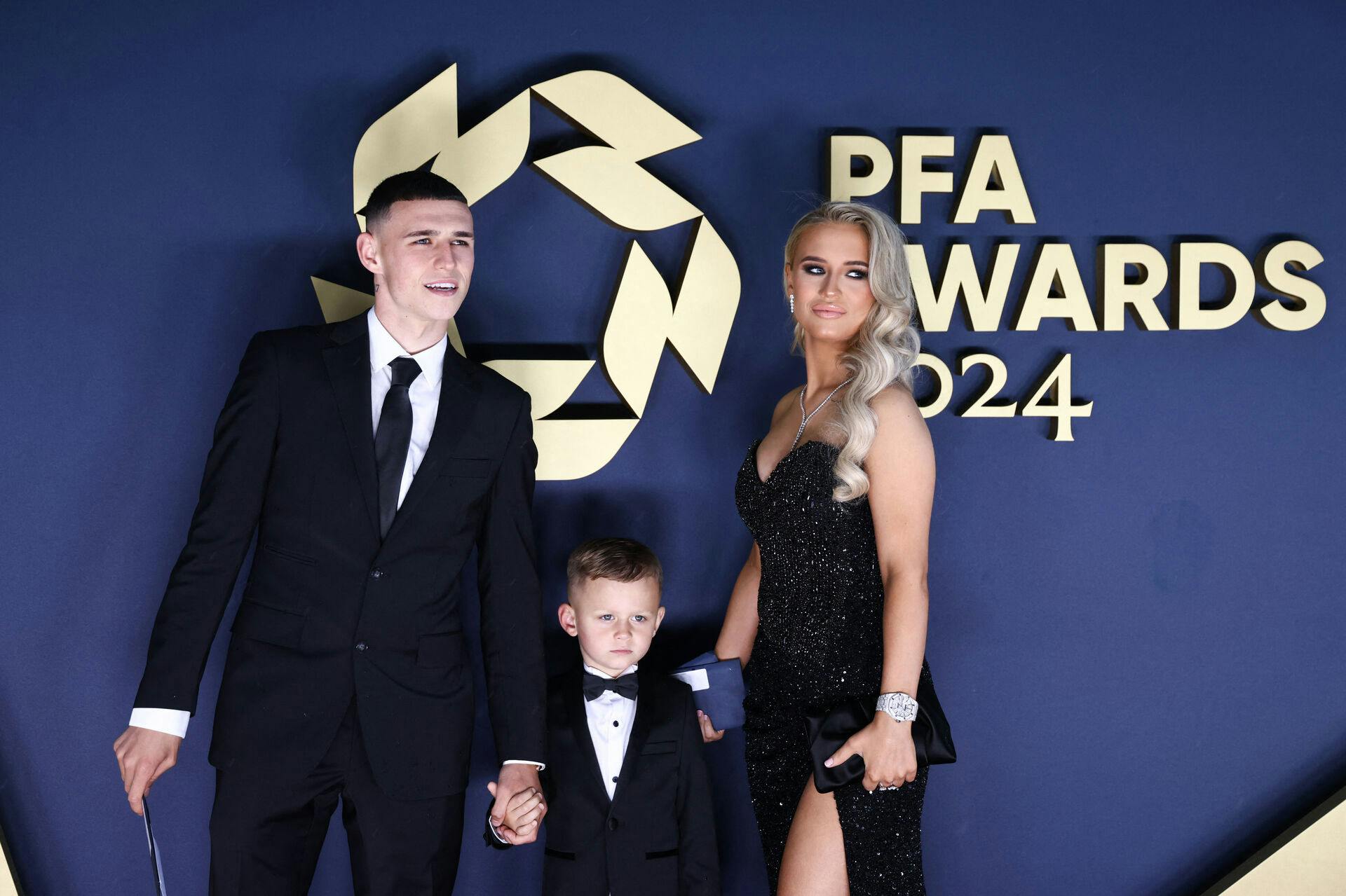 Phil Foden, Rebecca Cooke Foden og sønnen Ronnie Foden.