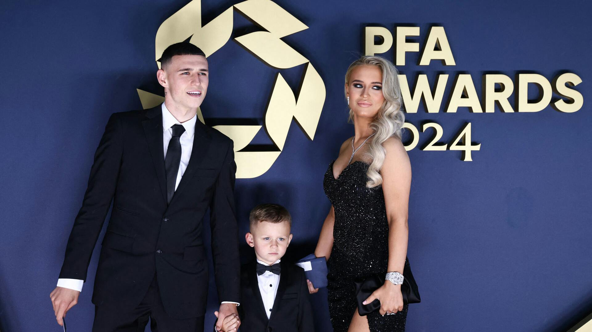 Phil Foden, Rebecca Cooke Foden og sønnen Ronnie Foden.