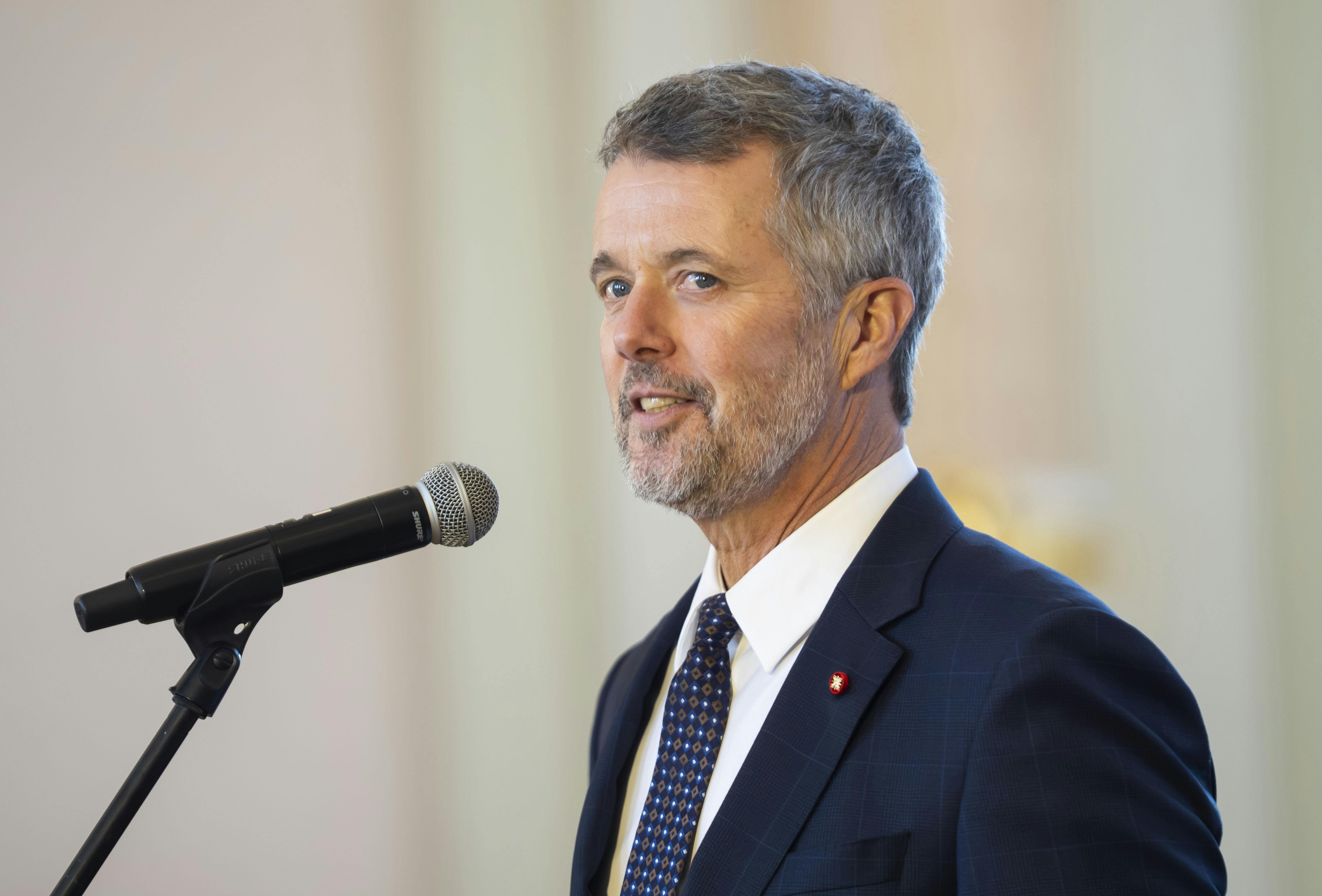 Kong Frederik sender nu en hilsen til den thailandske konge i forbindelse med dronning Sirikits bortgang.