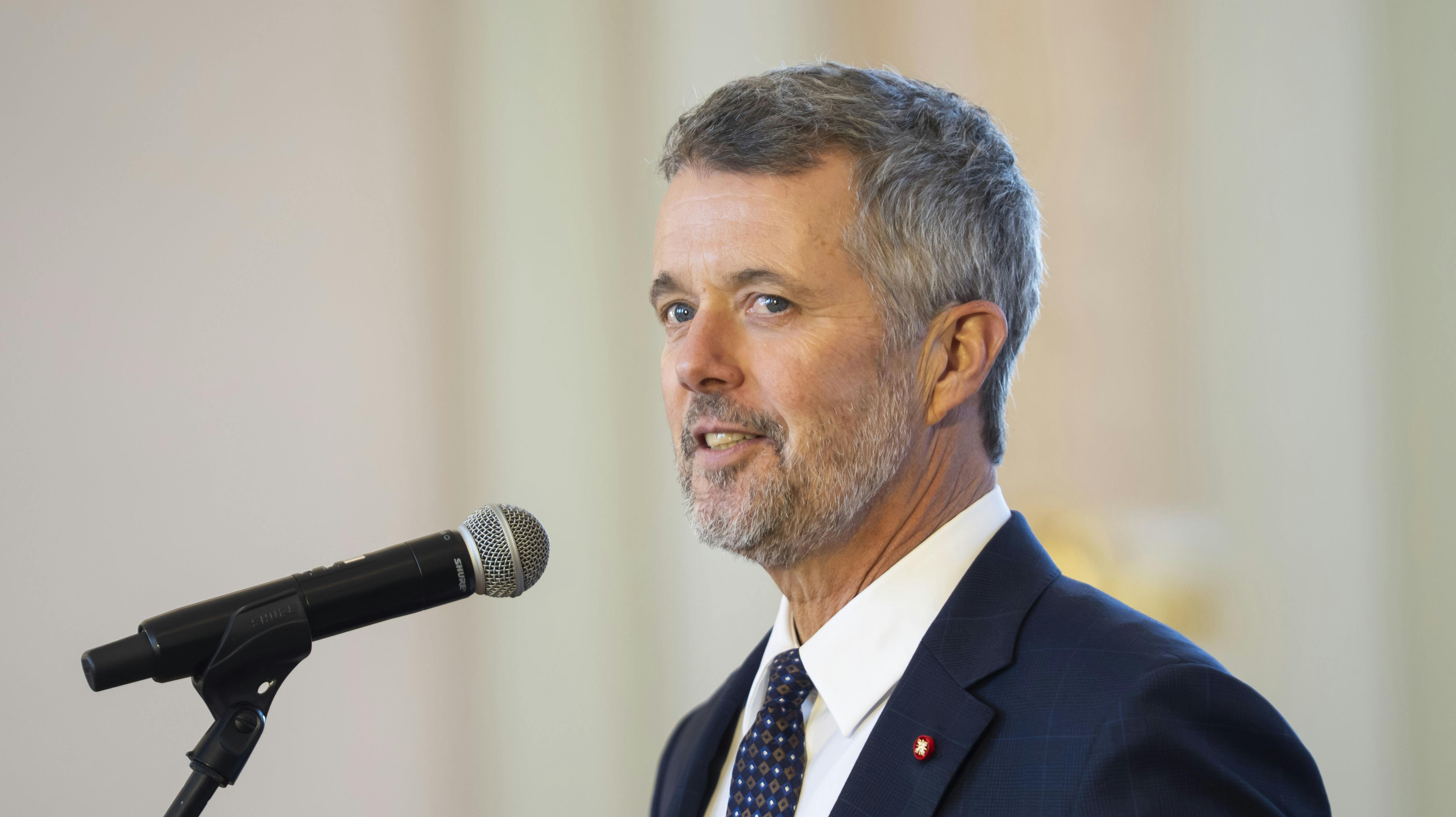 Kong Frederik sender nu en hilsen til den thailandske konge i forbindelse med dronning Sirikits bortgang.