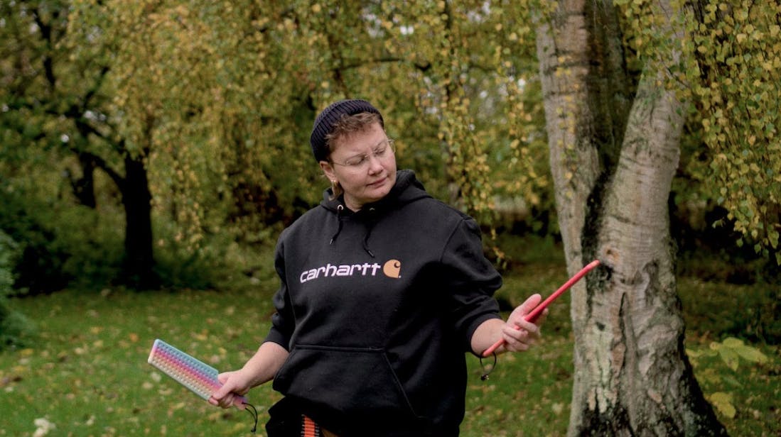 Storm prøver gerne nye designs af med partneren og venner og bekendte.