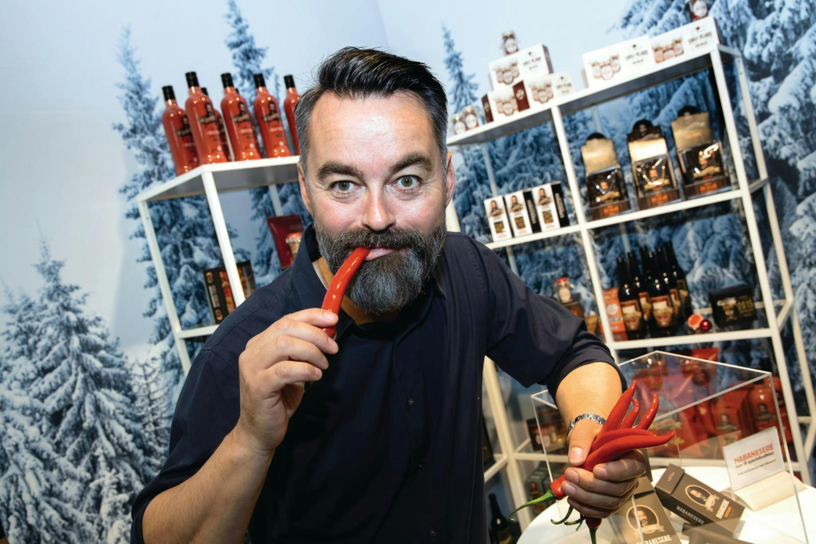 Chili Klaus skriver mandag på sin Facebook-profil, at han har sendt en faktura til TV 2 Nord.