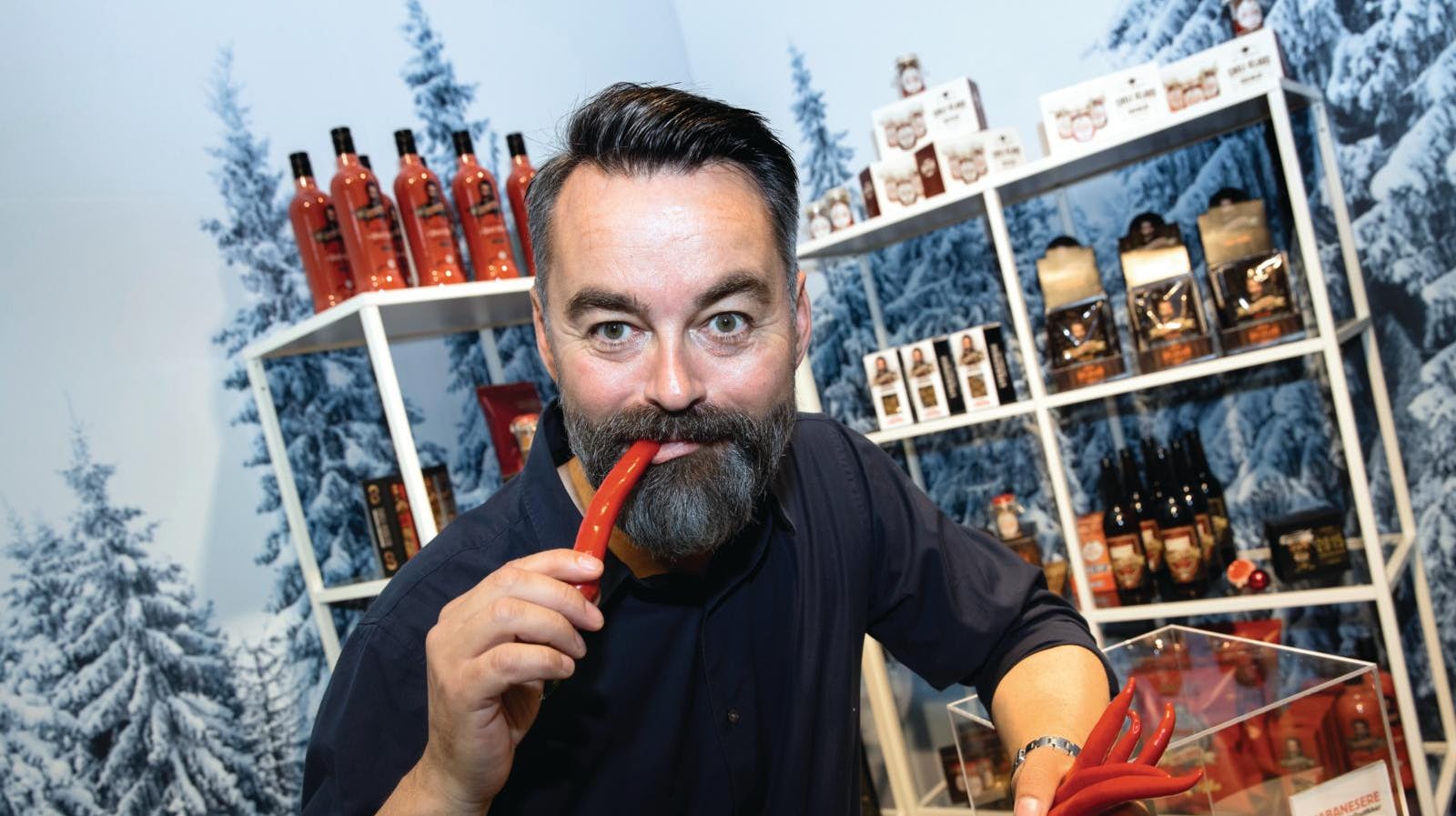 Chili Klaus skriver mandag på sin Facebook-profil, at han har sendt en faktura til TV 2 Nord.