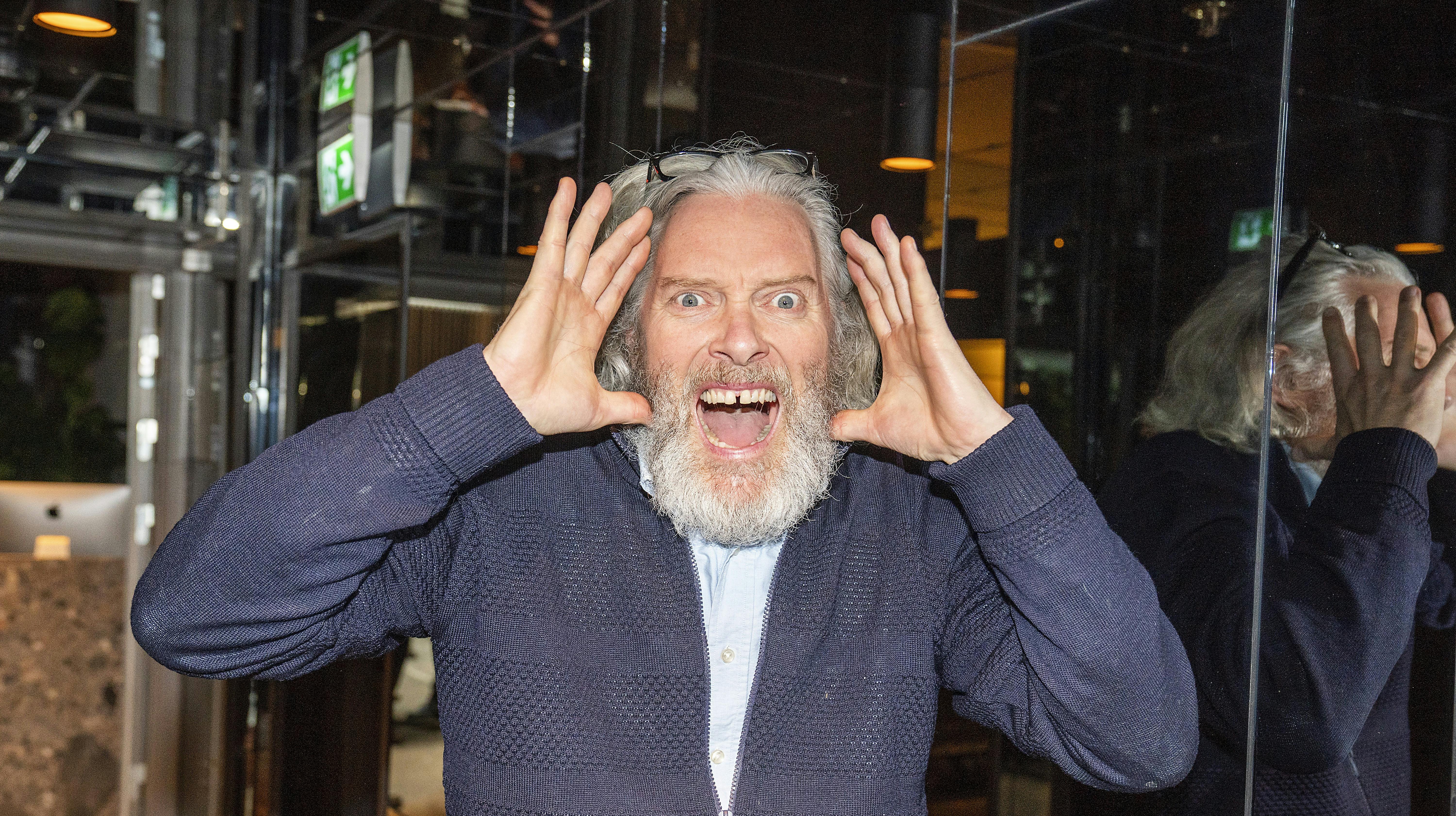 Pressemøde på tv-pogrammet ”Over Atlanten”  Mødetid og sted på opgaven: The Shrimp Sankt Annæ Pl. 20 1250 København Navne på de personer der medvirker: Wafande, Katerina Pitzner, Anders Lund Madsen, Jesper Wollmer, Julia Sofia, Kristian von Hornsleth