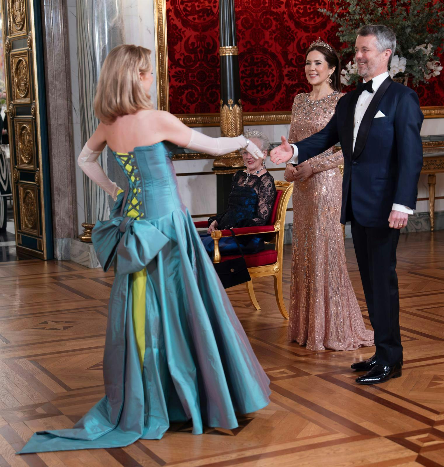 Kongeparret har før vist, at de har et særligt øje for Emma Sehested Høeg. 